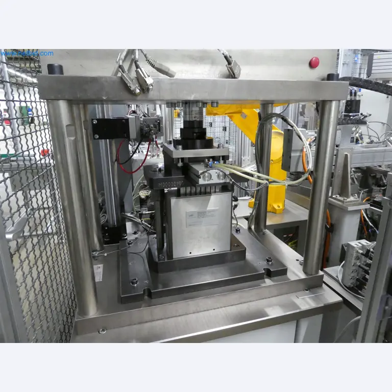 Máquinas de moldeo por inyección, máquinas CNC y líneas de montaje para elementos calefactores y componentes de automoción-23