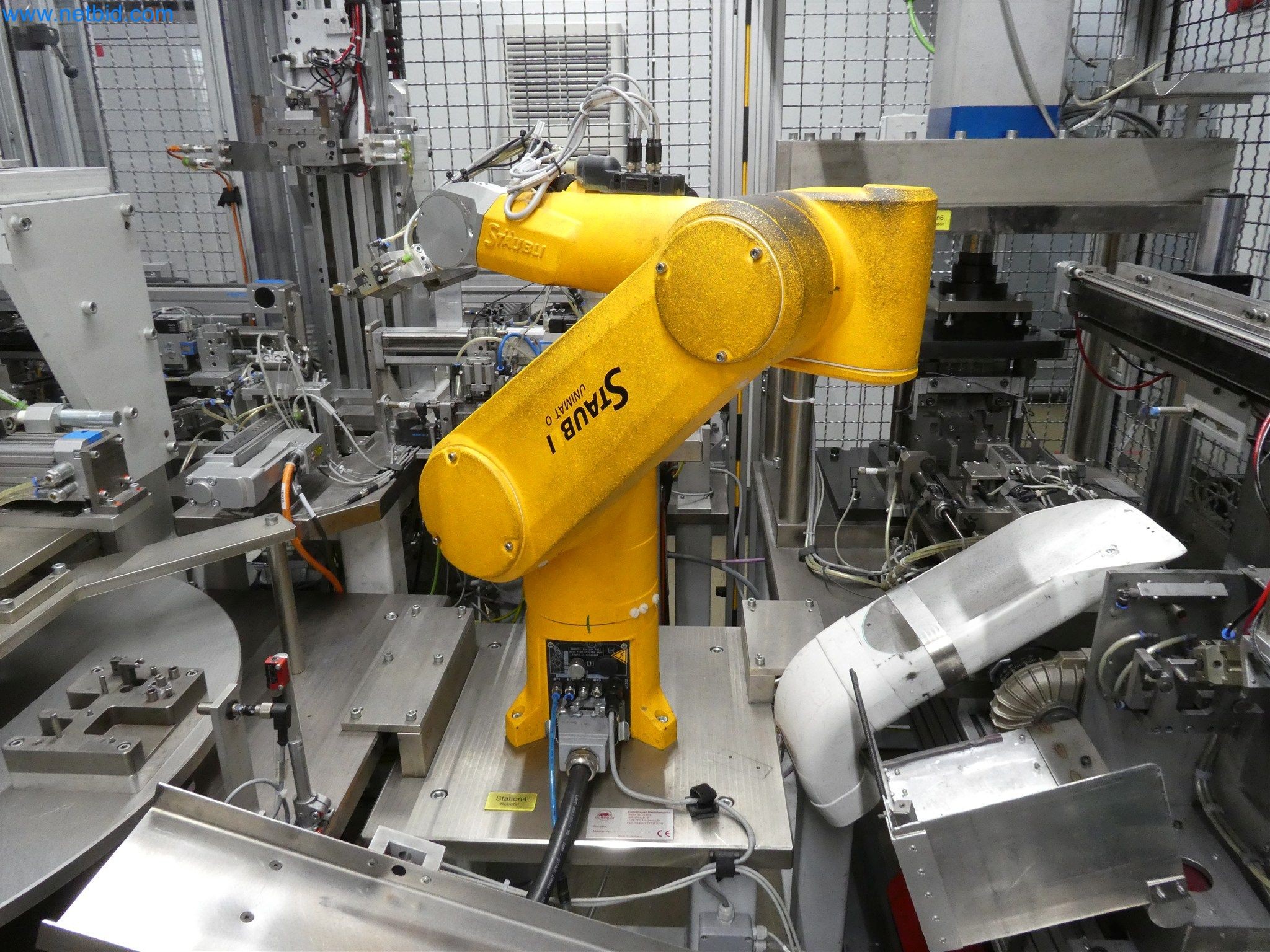 Máquinas de moldeo por inyección, máquinas CNC y líneas de montaje para elementos calefactores y componentes de automoción-24