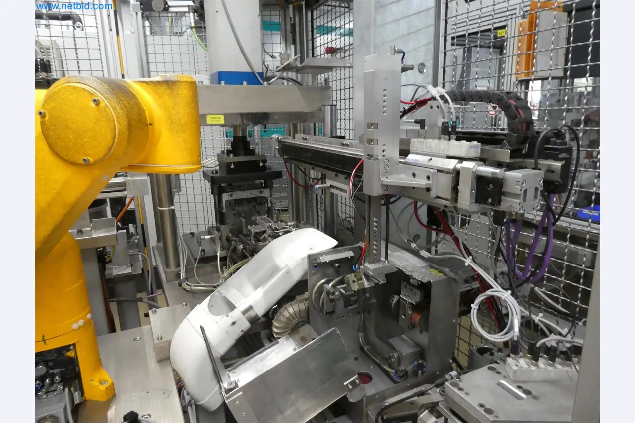 Máquinas de moldeo por inyección, máquinas CNC y líneas de montaje para elementos calefactores y componentes de automoción-9