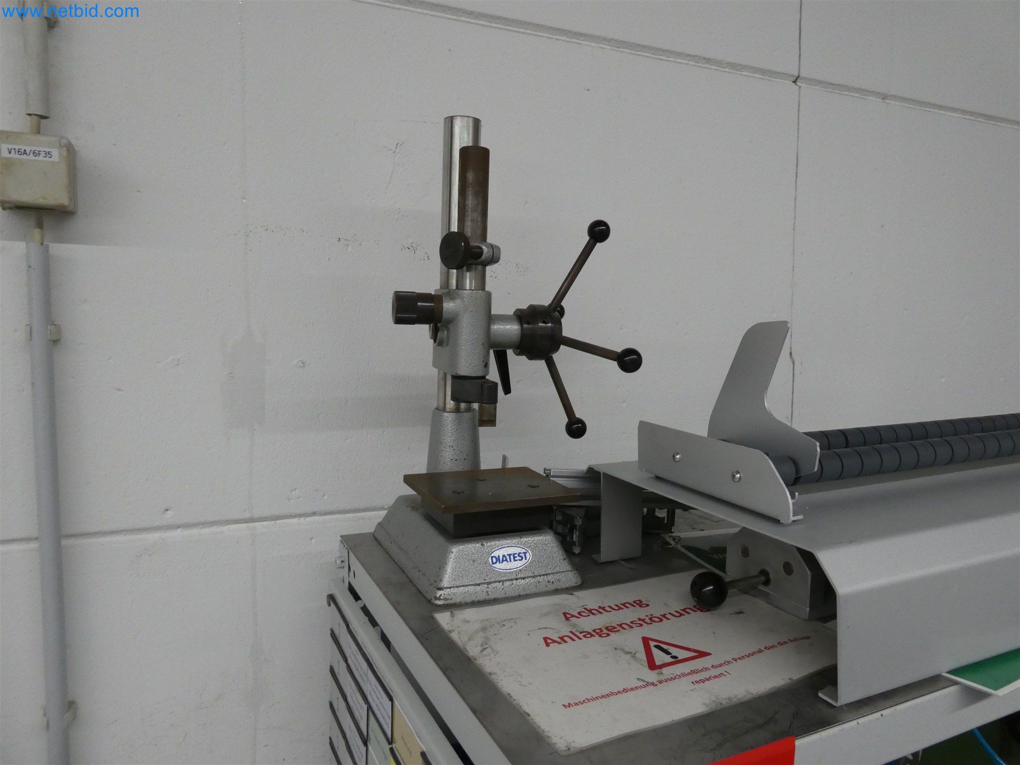 Máquinas de moldeo por inyección, máquinas CNC y líneas de montaje para elementos calefactores y componentes de automoción-11