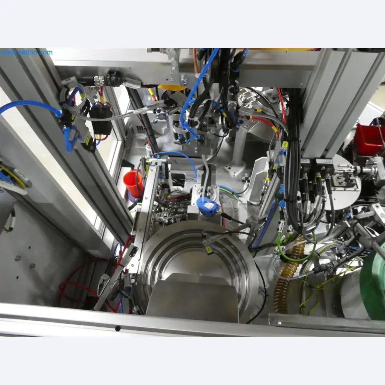 Máquinas de moldeo por inyección, máquinas CNC y líneas de montaje para elementos calefactores y componentes de automoción-12