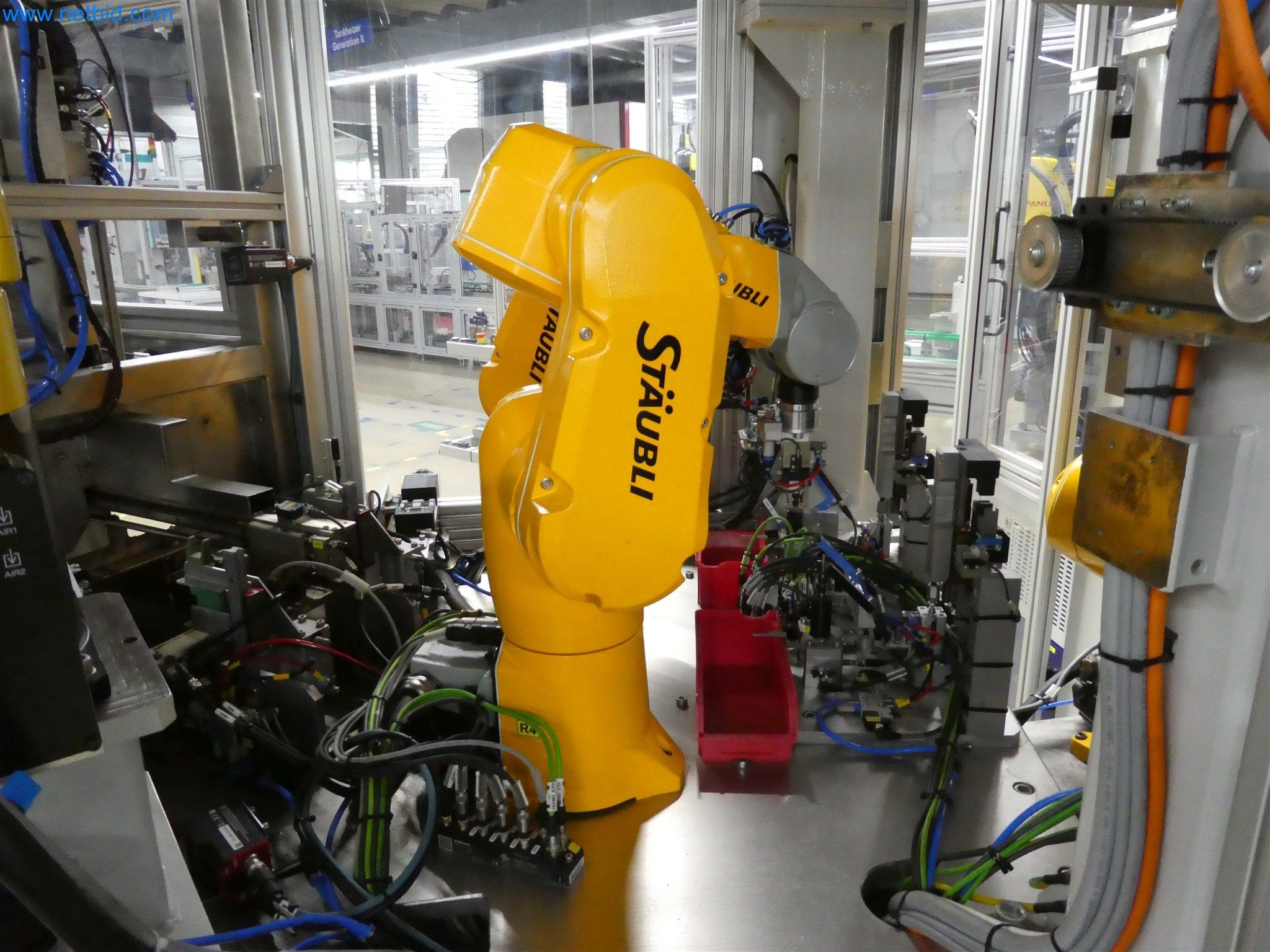 Máquinas de moldeo por inyección, máquinas CNC y líneas de montaje para elementos calefactores y componentes de automoción-18