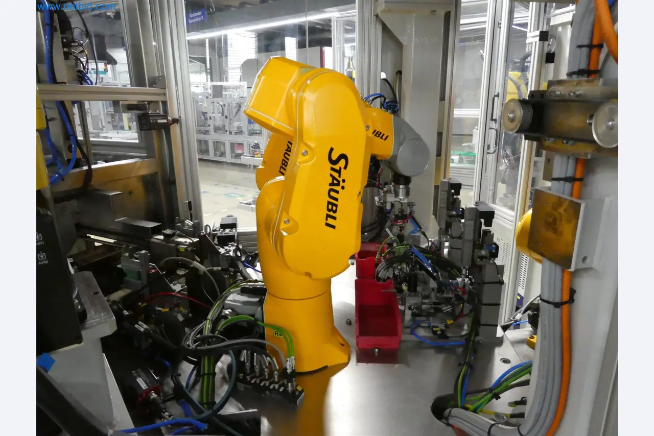 Máquinas de moldeo por inyección, máquinas CNC y líneas de montaje para elementos calefactores y componentes de automoción-18