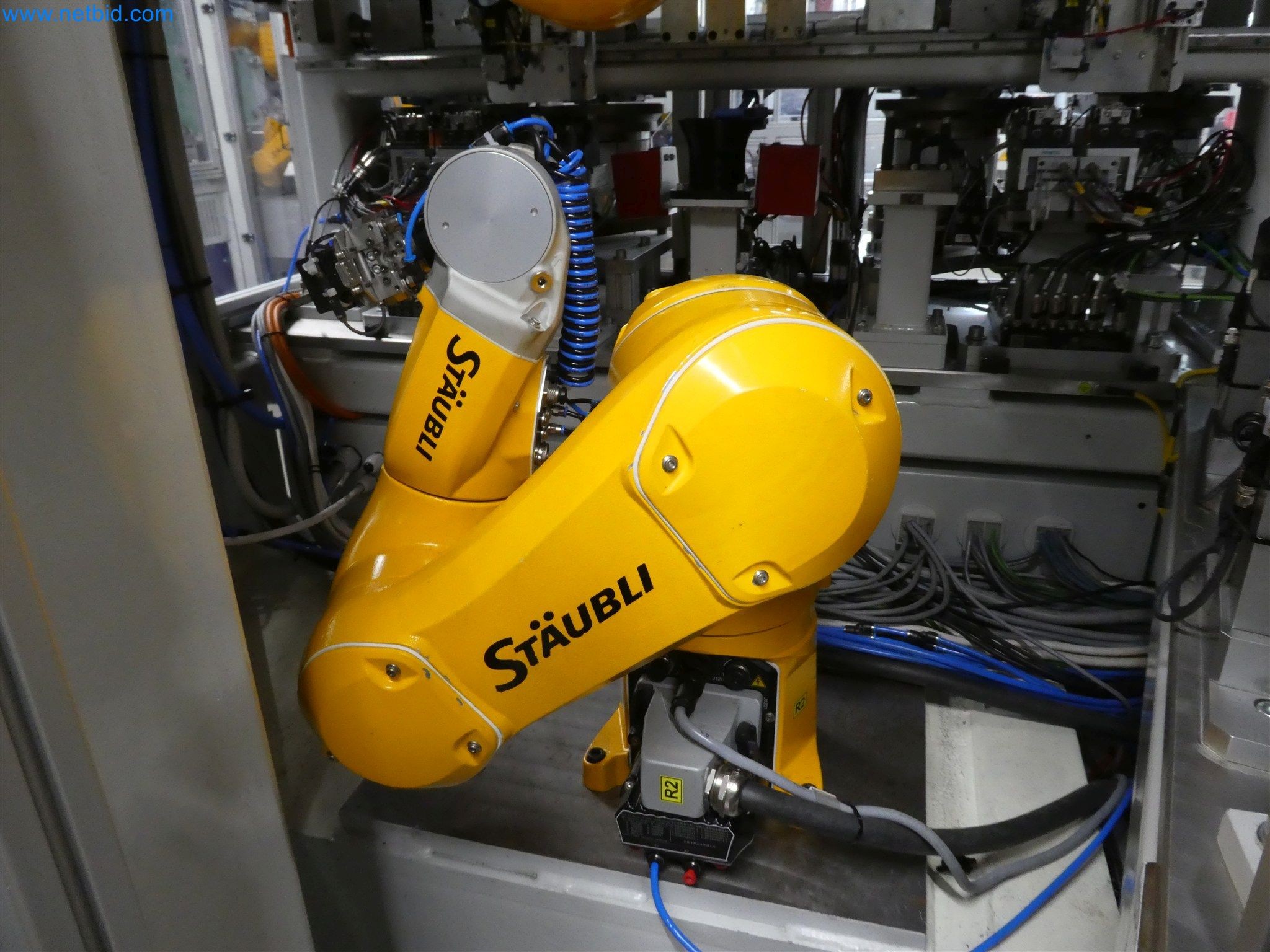 Máquinas de moldeo por inyección, máquinas CNC y líneas de montaje para elementos calefactores y componentes de automoción-19