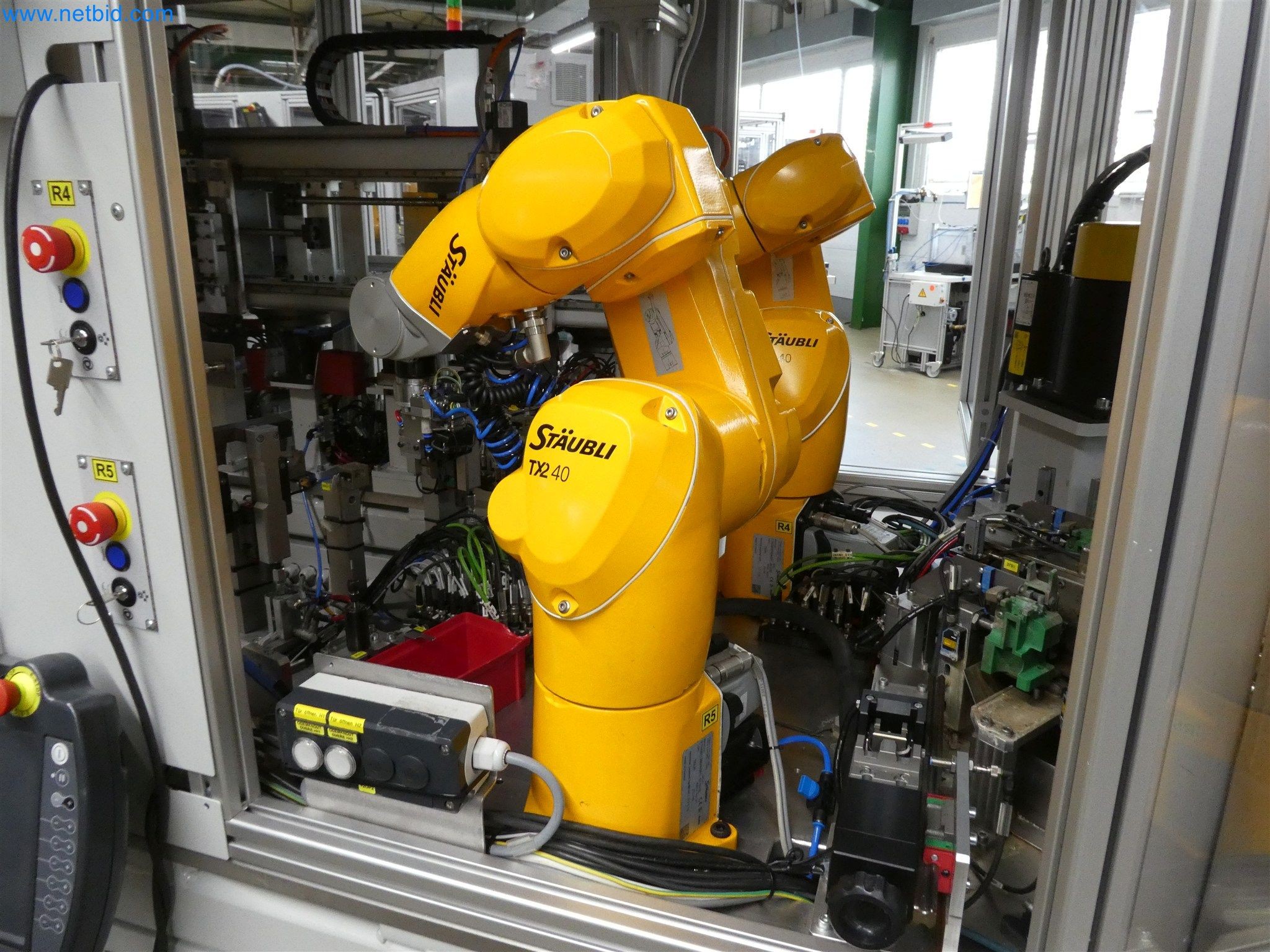 Máquinas de moldeo por inyección, máquinas CNC y líneas de montaje para elementos calefactores y componentes de automoción-21