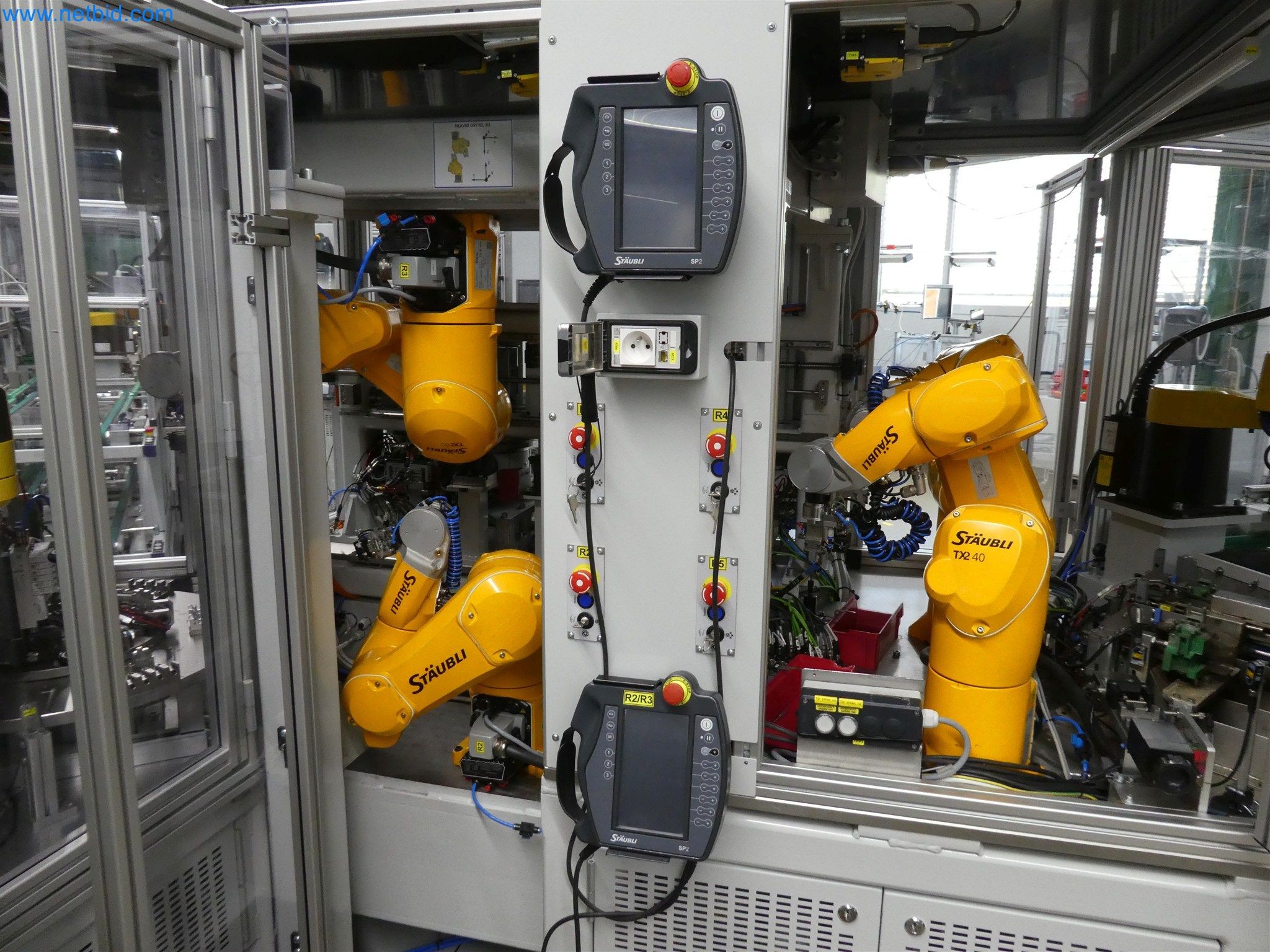 Máquinas de moldeo por inyección, máquinas CNC y líneas de montaje para elementos calefactores y componentes de automoción-22