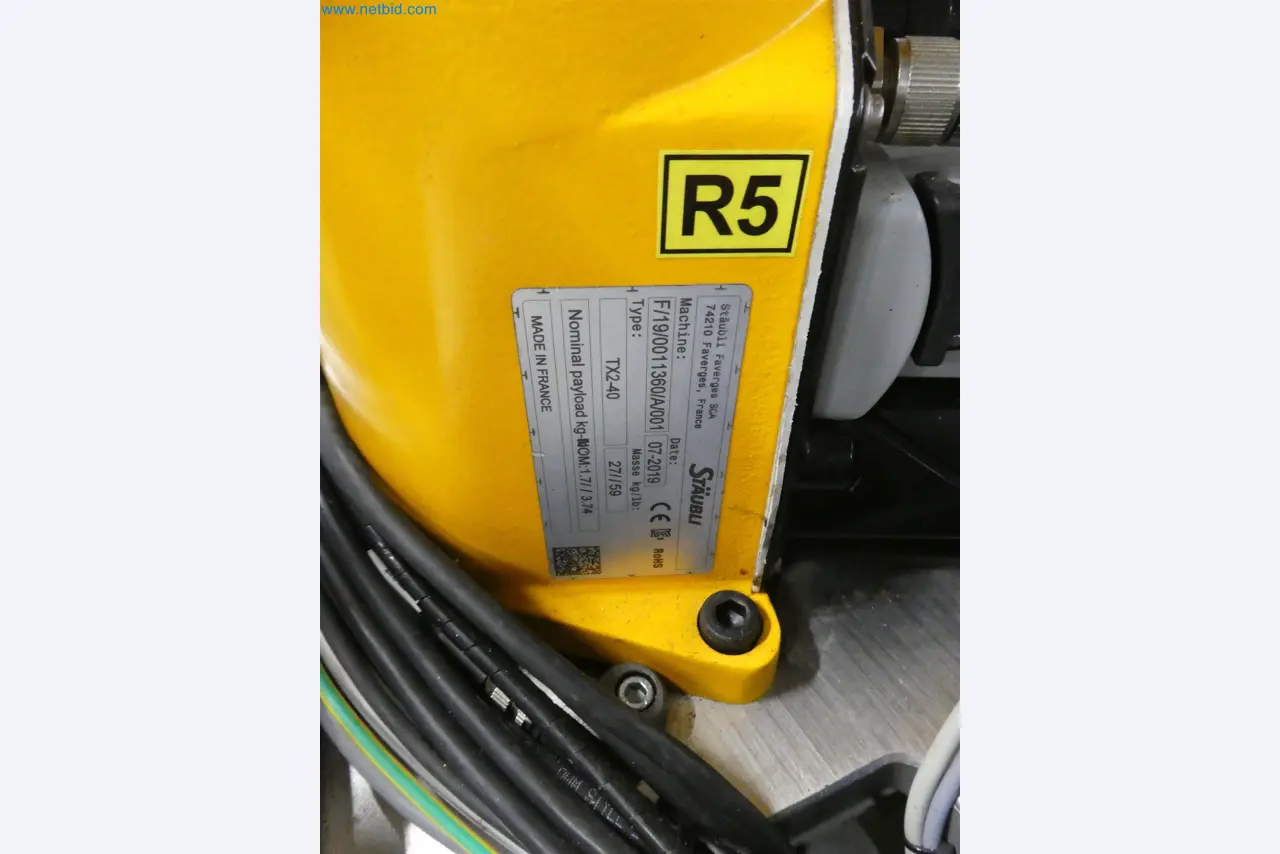 Máquinas de moldeo por inyección, máquinas CNC y líneas de montaje para elementos calefactores y componentes de automoción-23