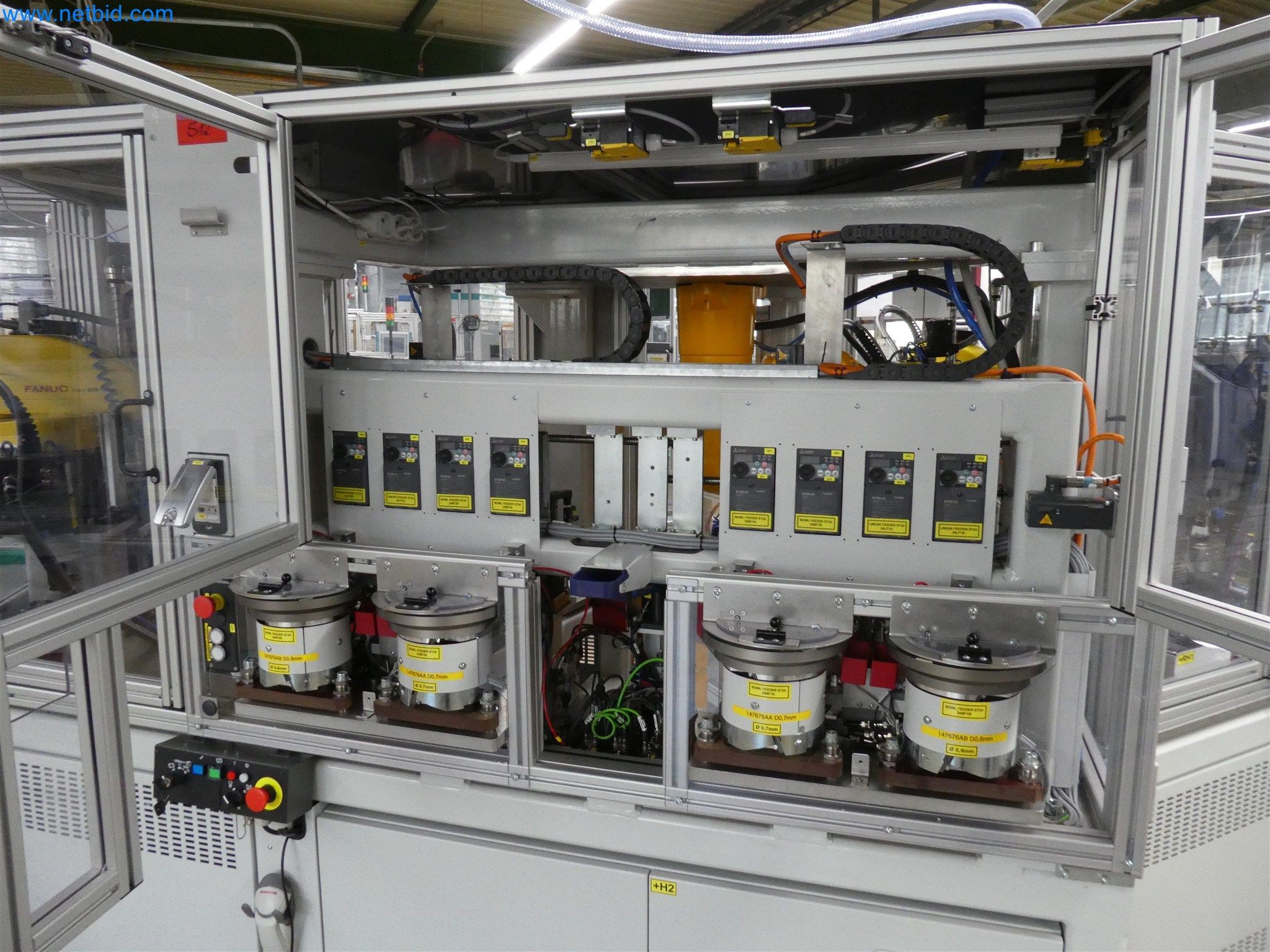 Máquinas de moldeo por inyección, máquinas CNC y líneas de montaje para elementos calefactores y componentes de automoción-29