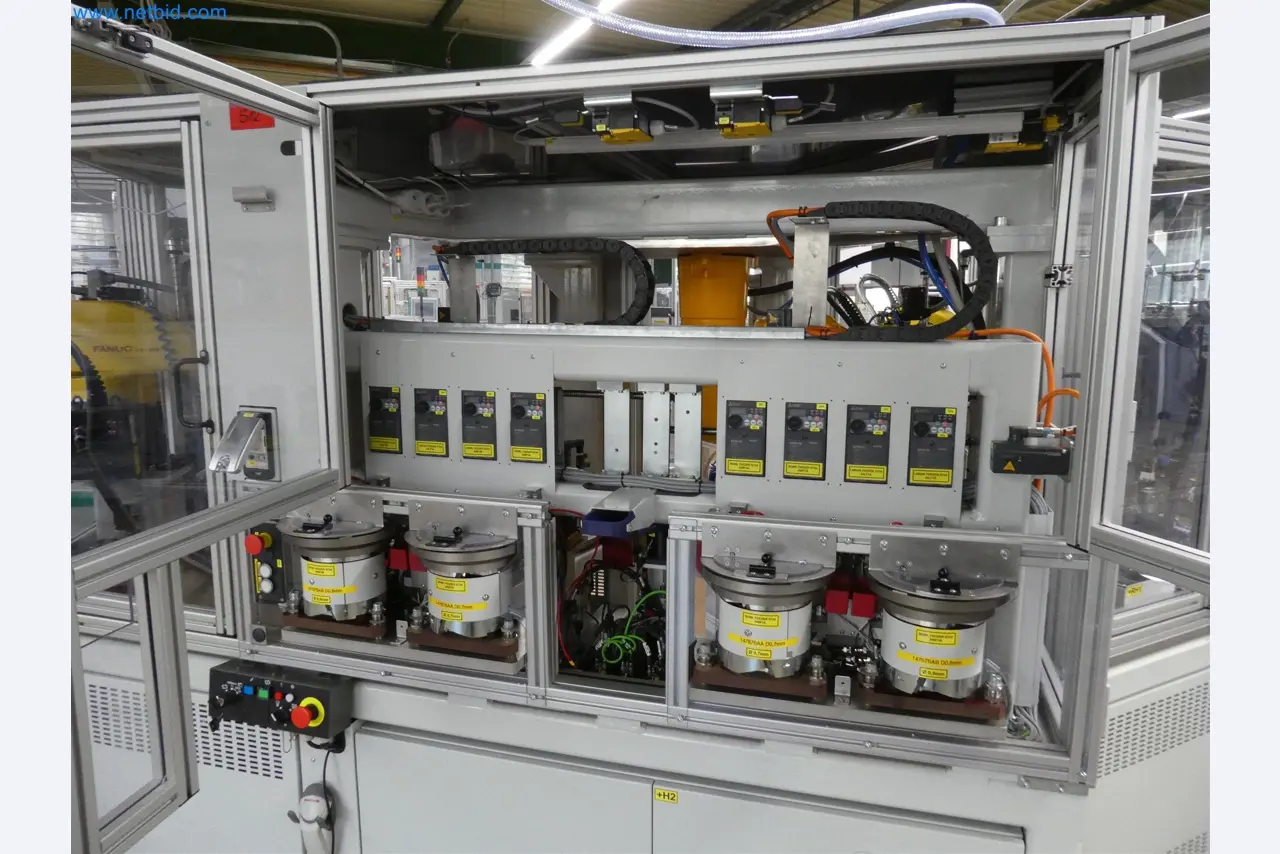 Máquinas de moldeo por inyección, máquinas CNC y líneas de montaje para elementos calefactores y componentes de automoción-29