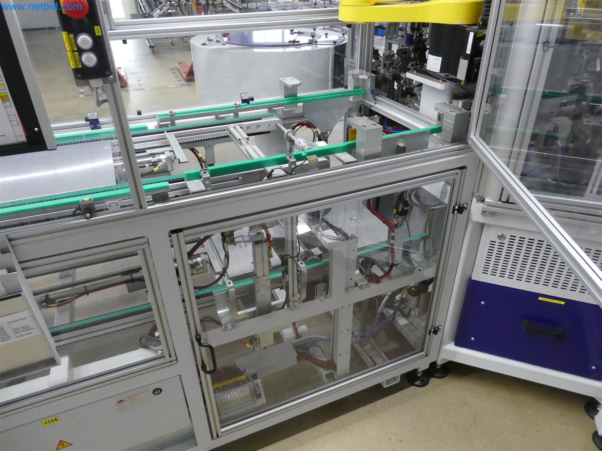 Máquinas de moldeo por inyección, máquinas CNC y líneas de montaje para elementos calefactores y componentes de automoción-35