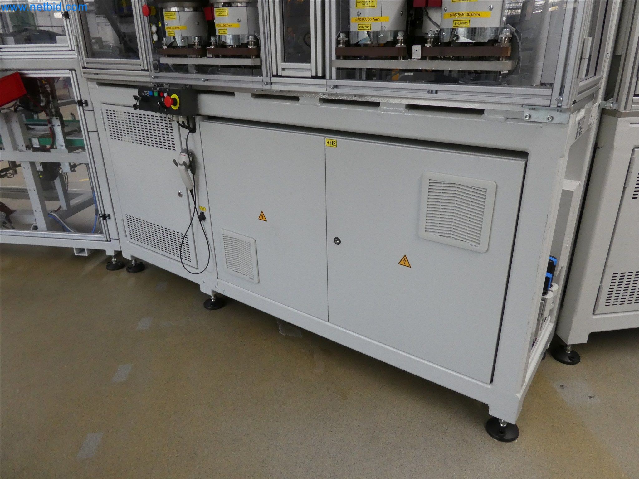 Máquinas de moldeo por inyección, máquinas CNC y líneas de montaje para elementos calefactores y componentes de automoción-36