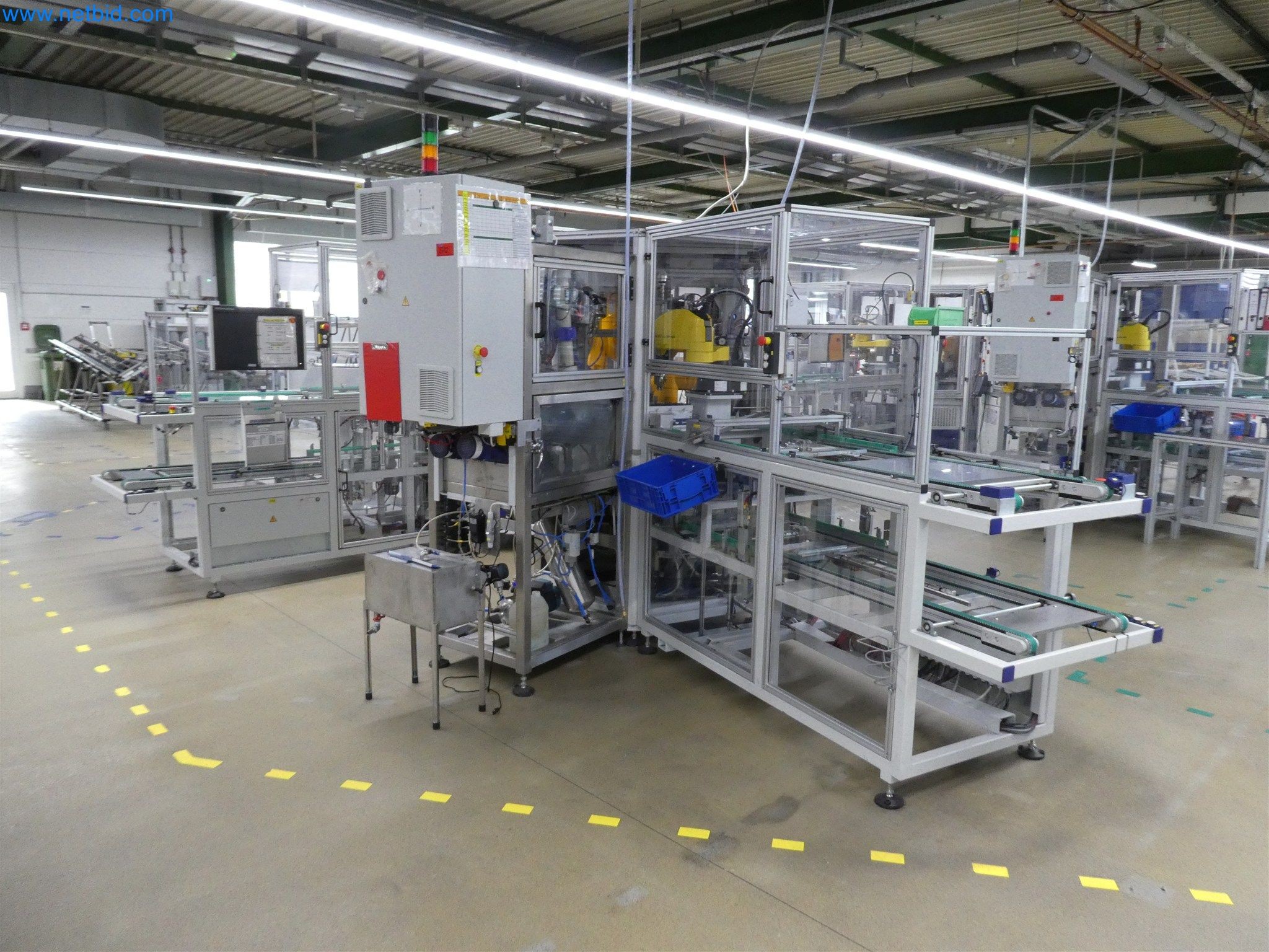 Máquinas de moldeo por inyección, máquinas CNC y líneas de montaje para elementos calefactores y componentes de automoción-6