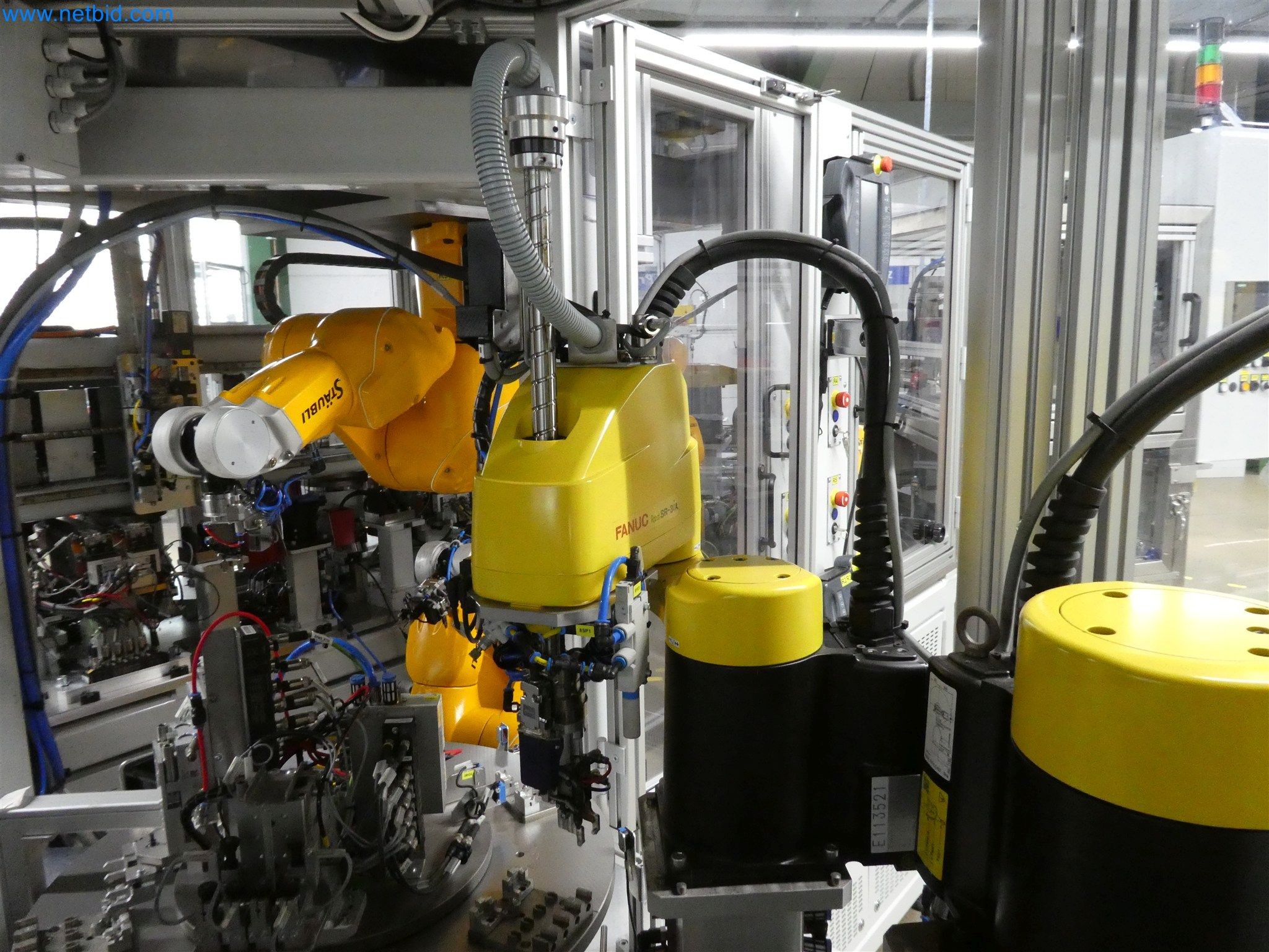 Máquinas de moldeo por inyección, máquinas CNC y líneas de montaje para elementos calefactores y componentes de automoción-9