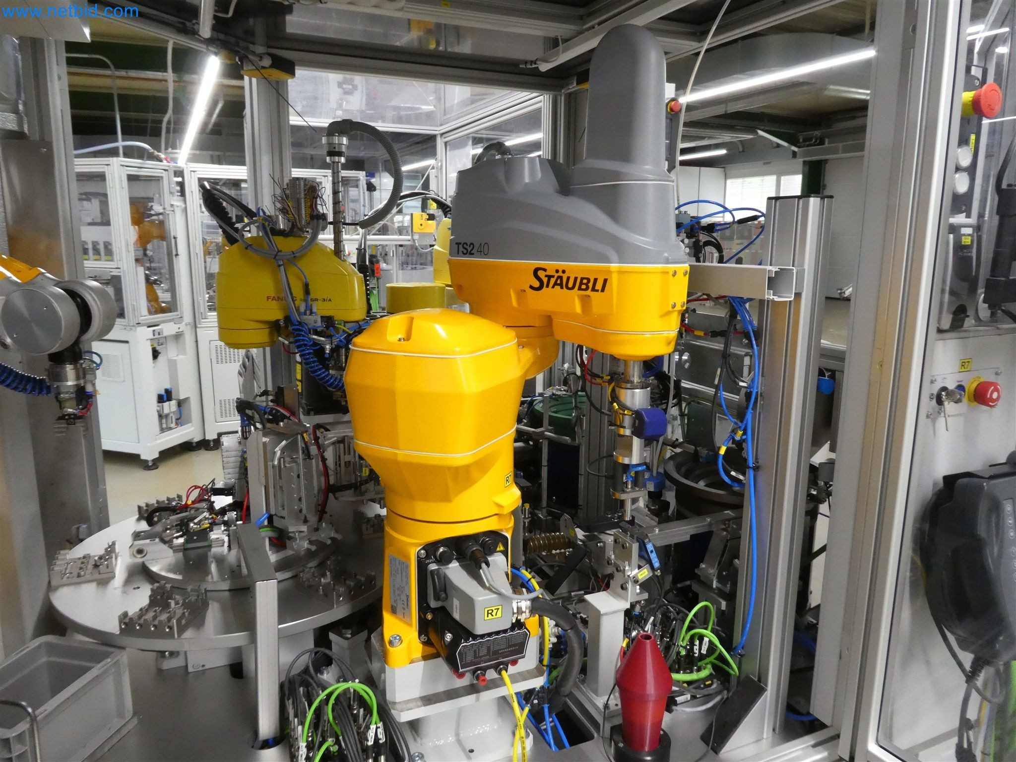 Máquinas de moldeo por inyección, máquinas CNC y líneas de montaje para elementos calefactores y componentes de automoción-10