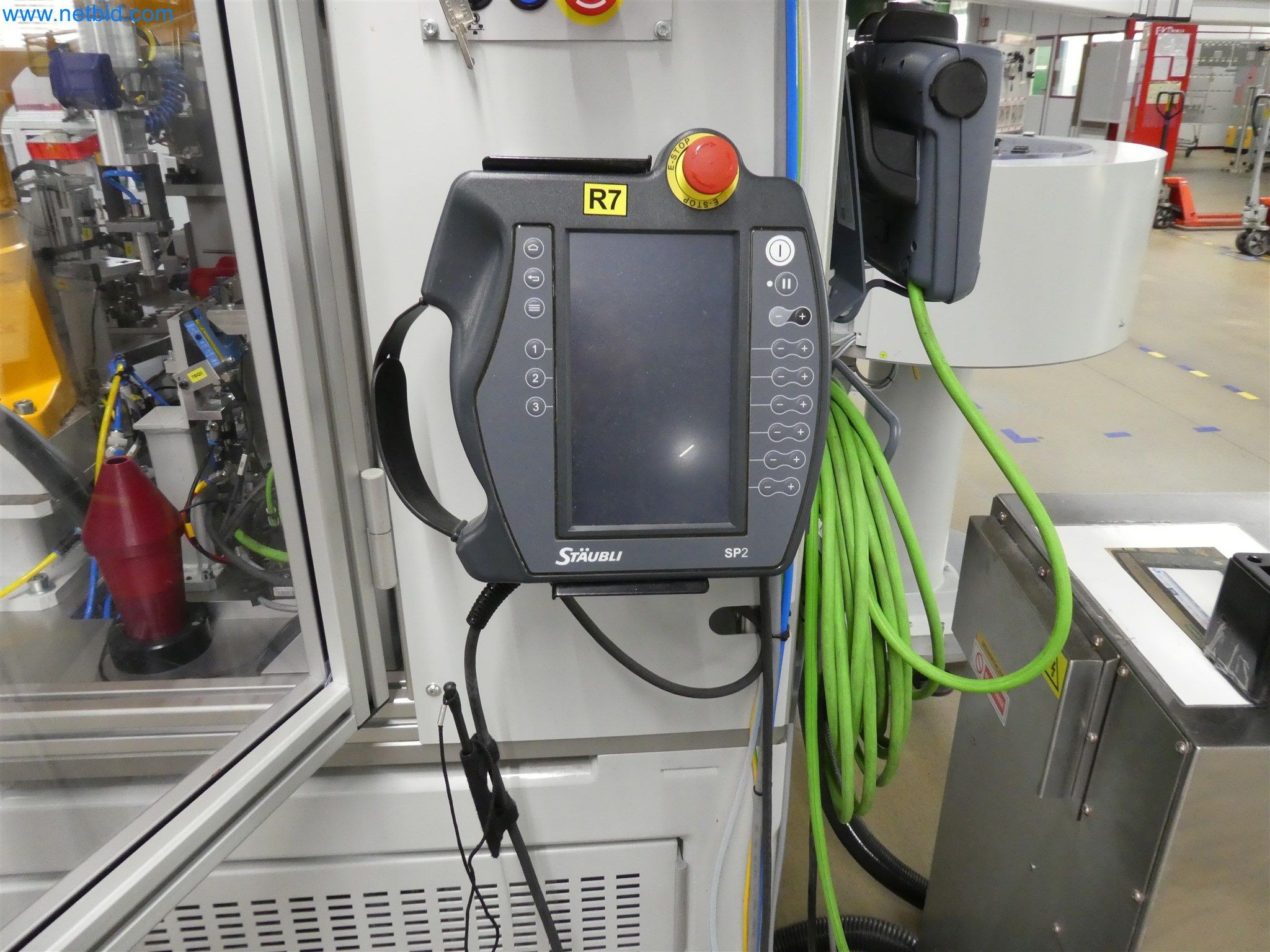 Máquinas de moldeo por inyección, máquinas CNC y líneas de montaje para elementos calefactores y componentes de automoción-12