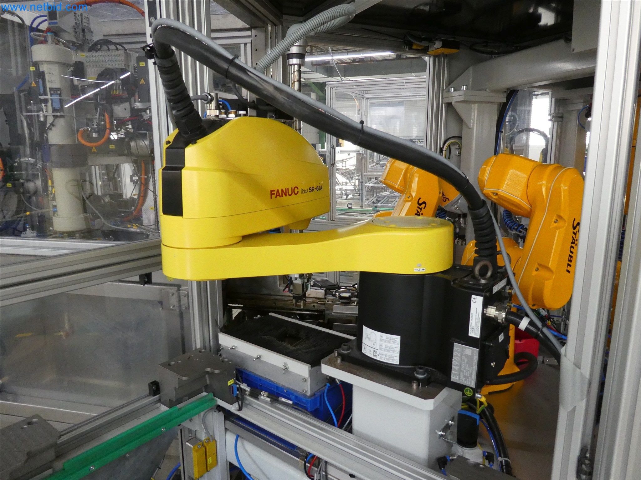 Máquinas de moldeo por inyección, máquinas CNC y líneas de montaje para elementos calefactores y componentes de automoción-14