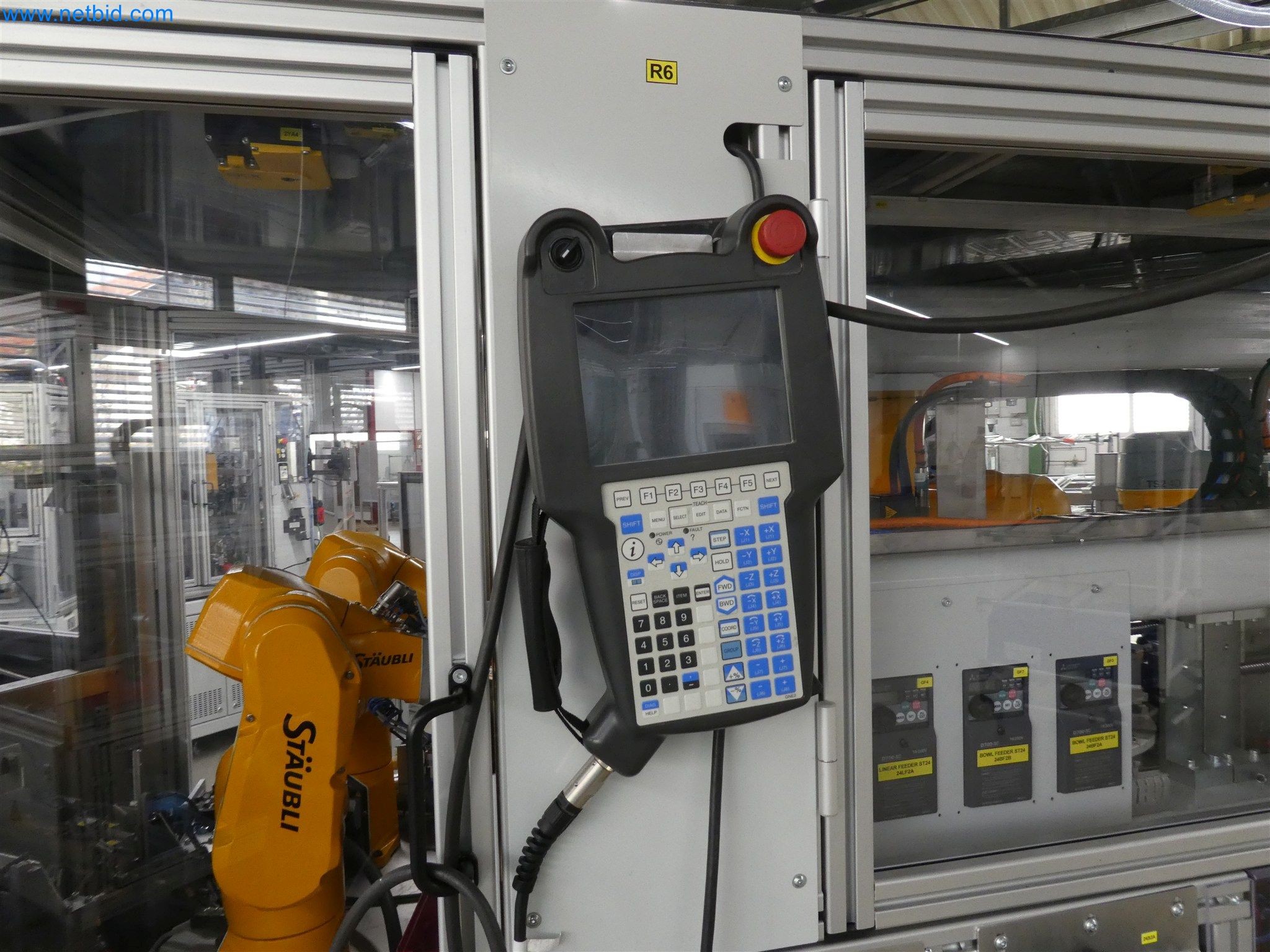 Máquinas de moldeo por inyección, máquinas CNC y líneas de montaje para elementos calefactores y componentes de automoción-15