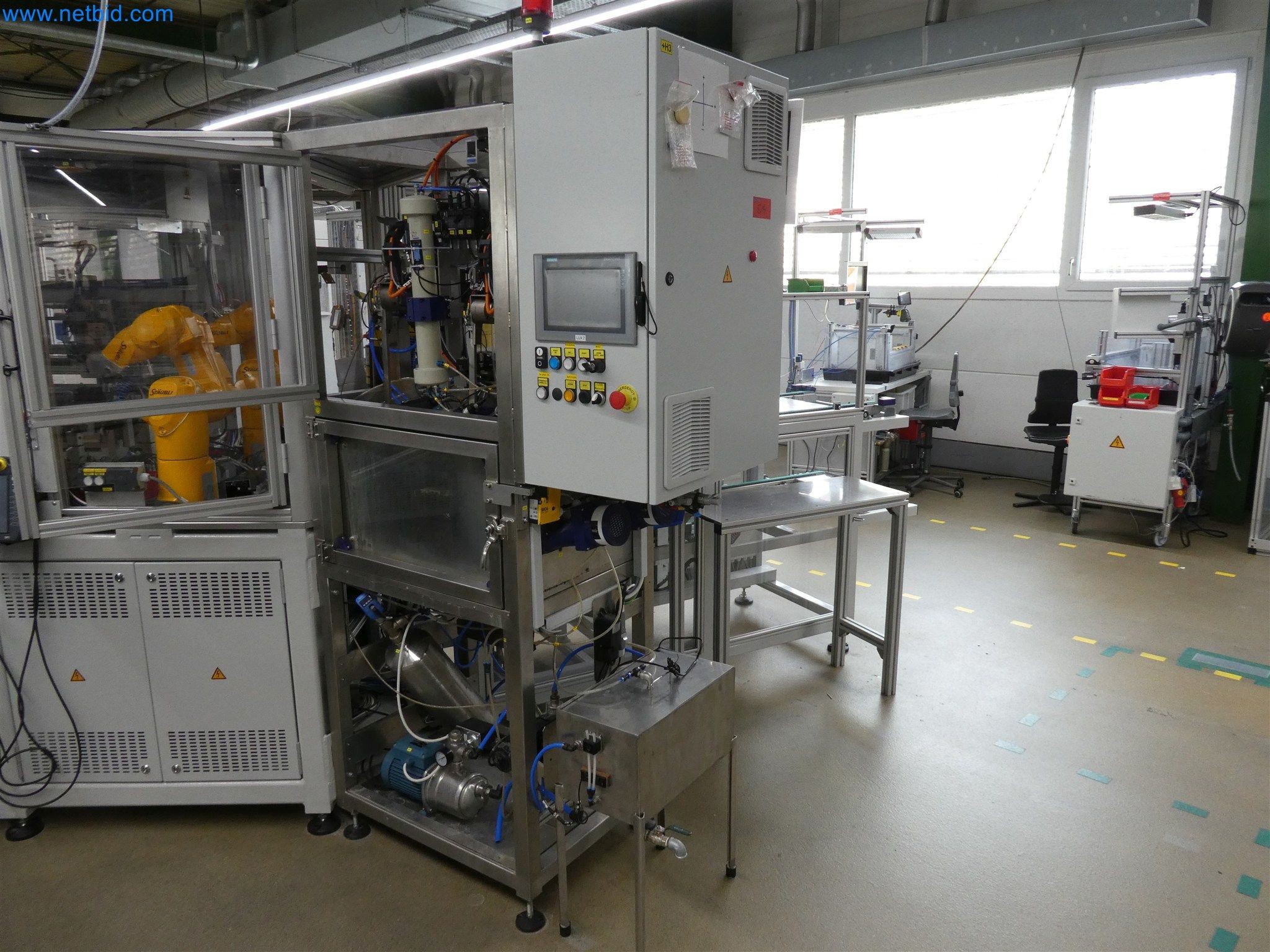 Máquinas de moldeo por inyección, máquinas CNC y líneas de montaje para elementos calefactores y componentes de automoción-16