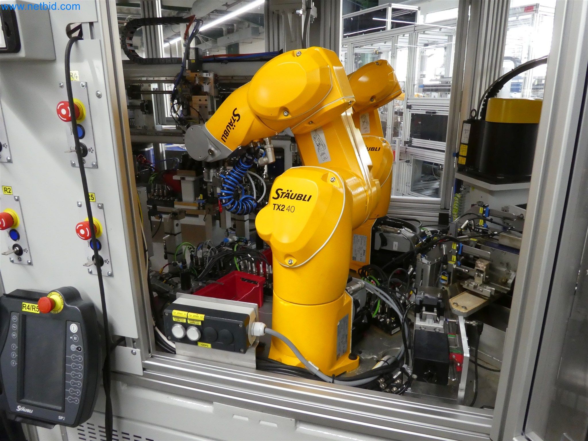 Máquinas de moldeo por inyección, máquinas CNC y líneas de montaje para elementos calefactores y componentes de automoción-20