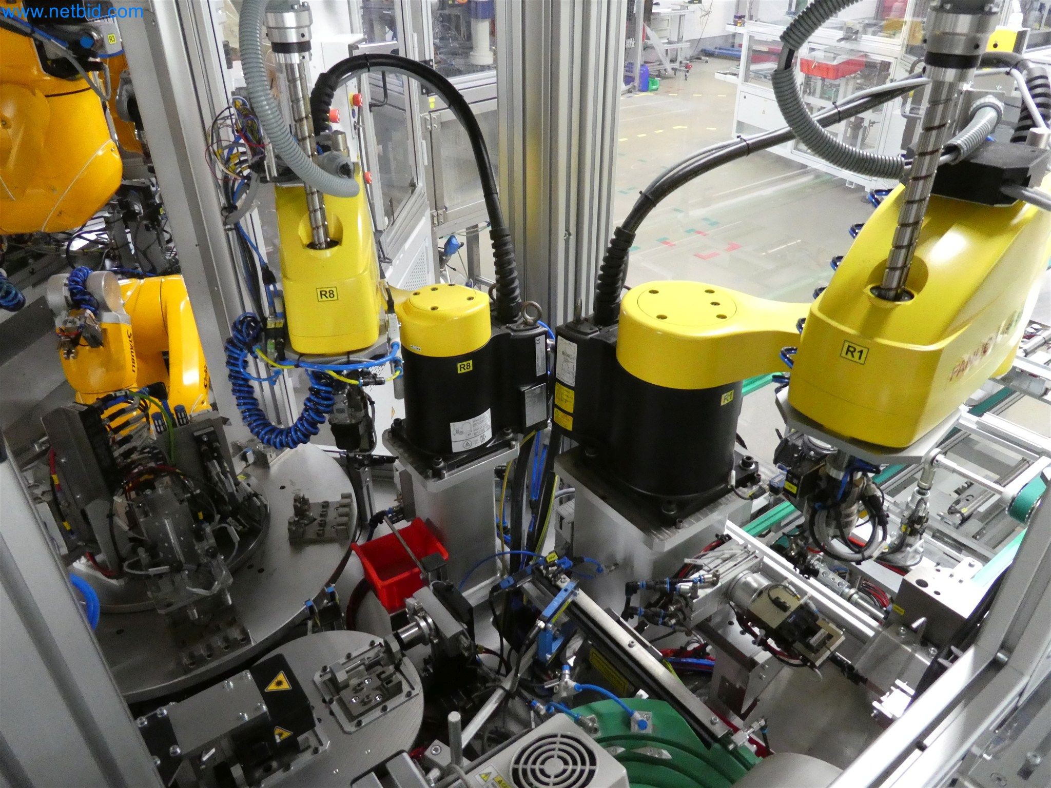 Máquinas de moldeo por inyección, máquinas CNC y líneas de montaje para elementos calefactores y componentes de automoción-26