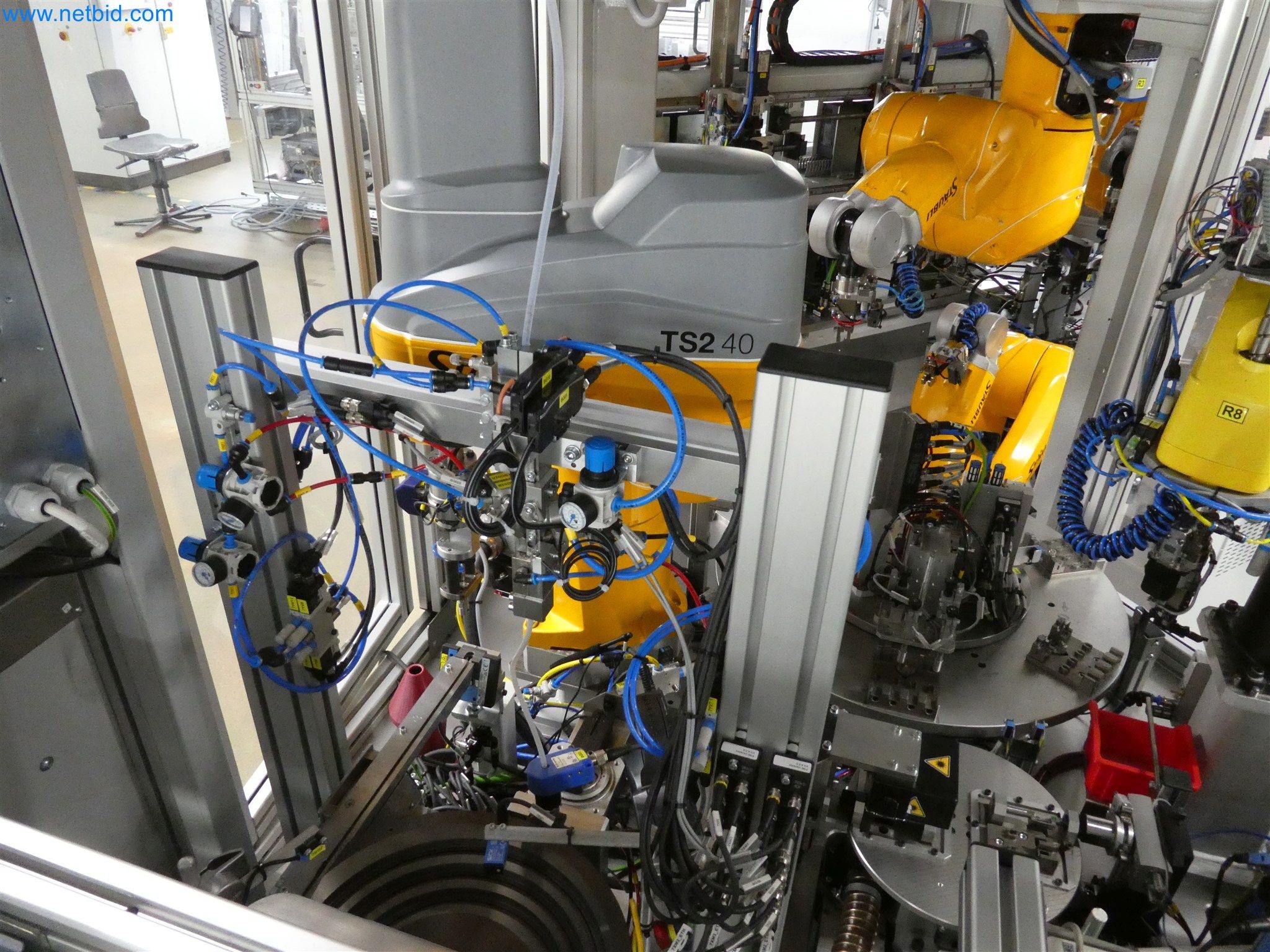 Máquinas de moldeo por inyección, máquinas CNC y líneas de montaje para elementos calefactores y componentes de automoción-30