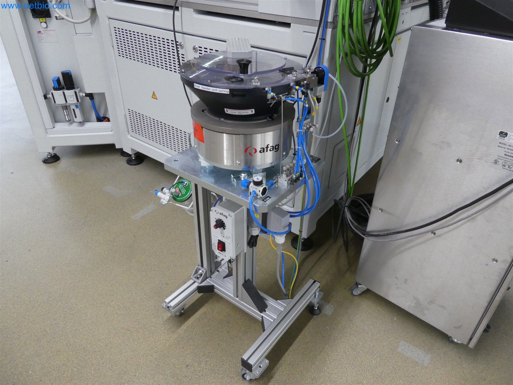 Máquinas de moldeo por inyección, máquinas CNC y líneas de montaje para elementos calefactores y componentes de automoción-31