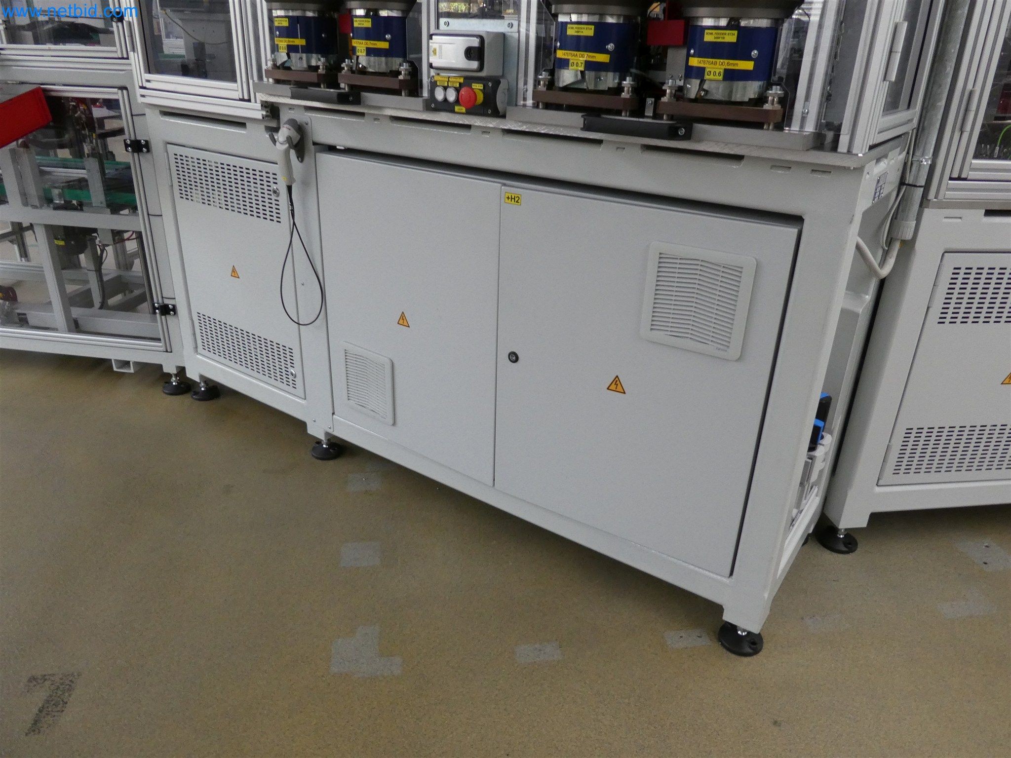 Máquinas de moldeo por inyección, máquinas CNC y líneas de montaje para elementos calefactores y componentes de automoción-34