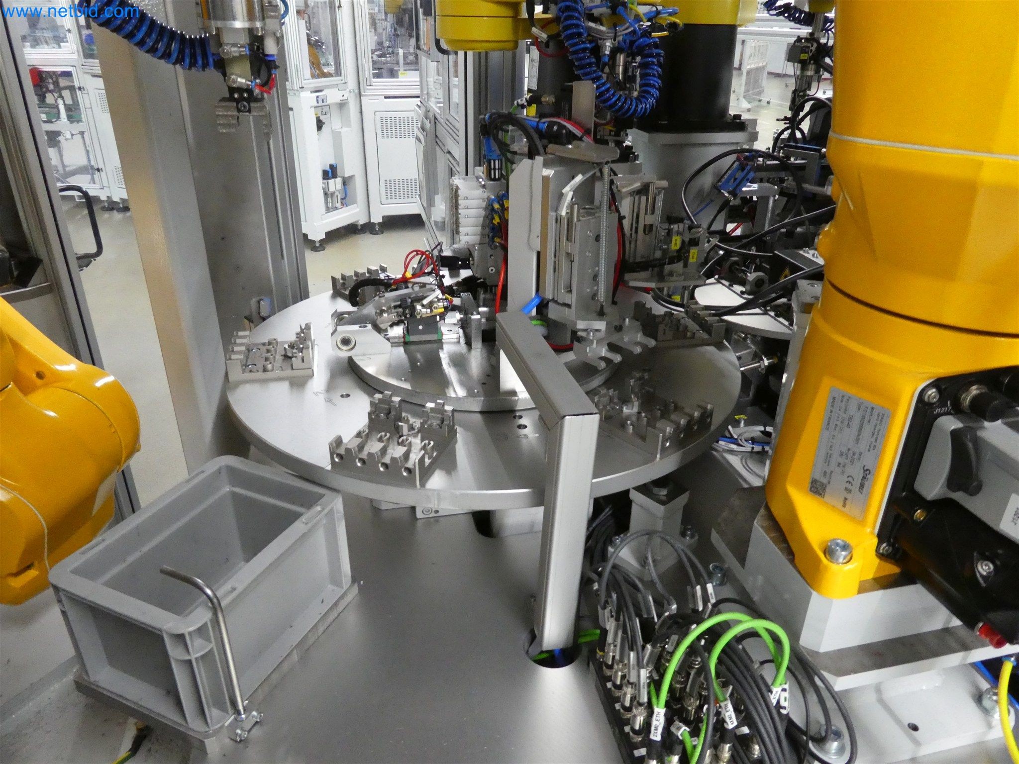 Máquinas de moldeo por inyección, máquinas CNC y líneas de montaje para elementos calefactores y componentes de automoción-35