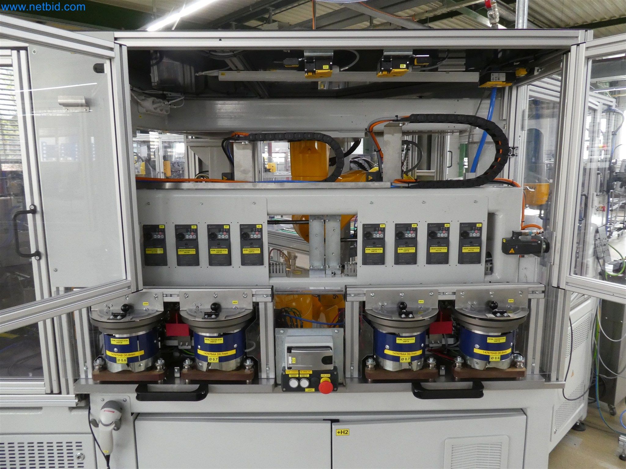 Máquinas de moldeo por inyección, máquinas CNC y líneas de montaje para elementos calefactores y componentes de automoción-36