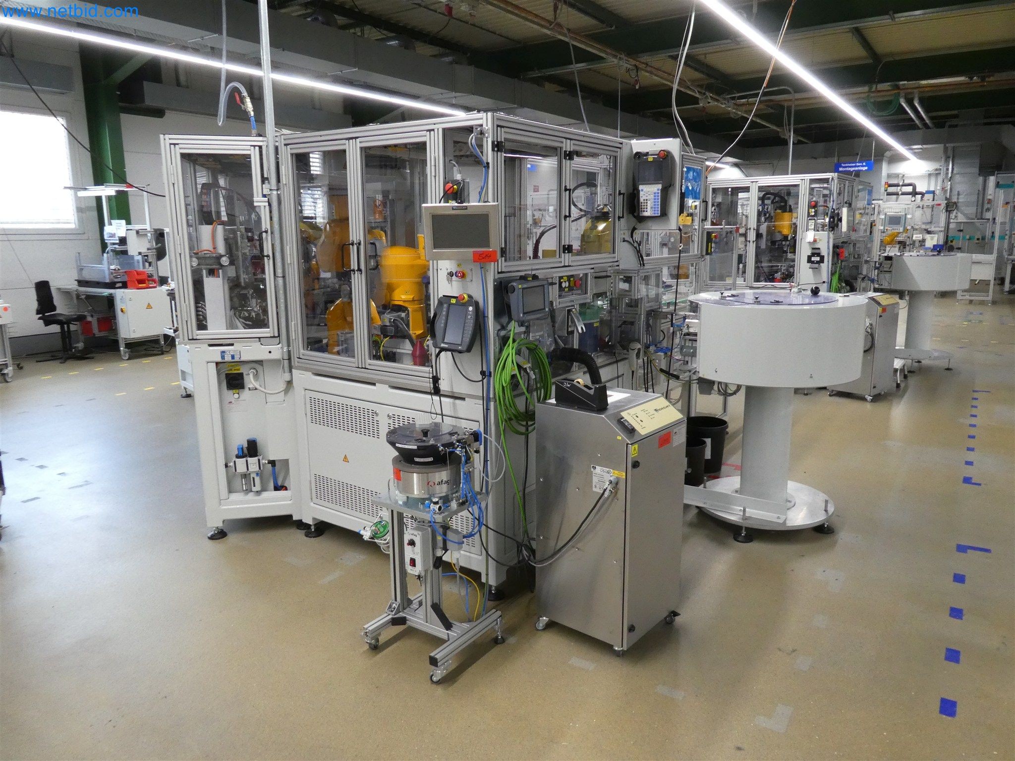 Máquinas de moldeo por inyección, máquinas CNC y líneas de montaje para elementos calefactores y componentes de automoción-3