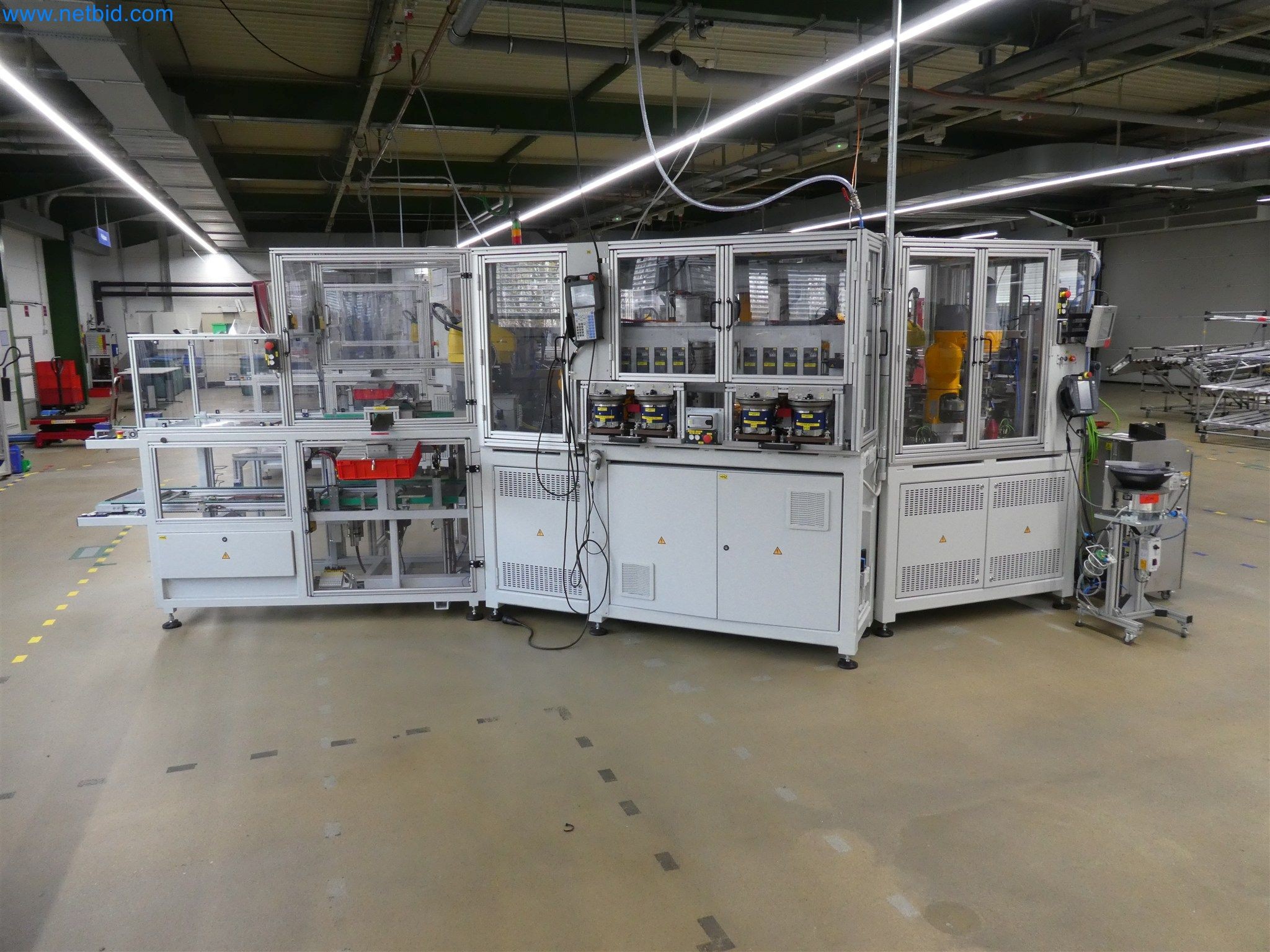 Máquinas de moldeo por inyección, máquinas CNC y líneas de montaje para elementos calefactores y componentes de automoción-5