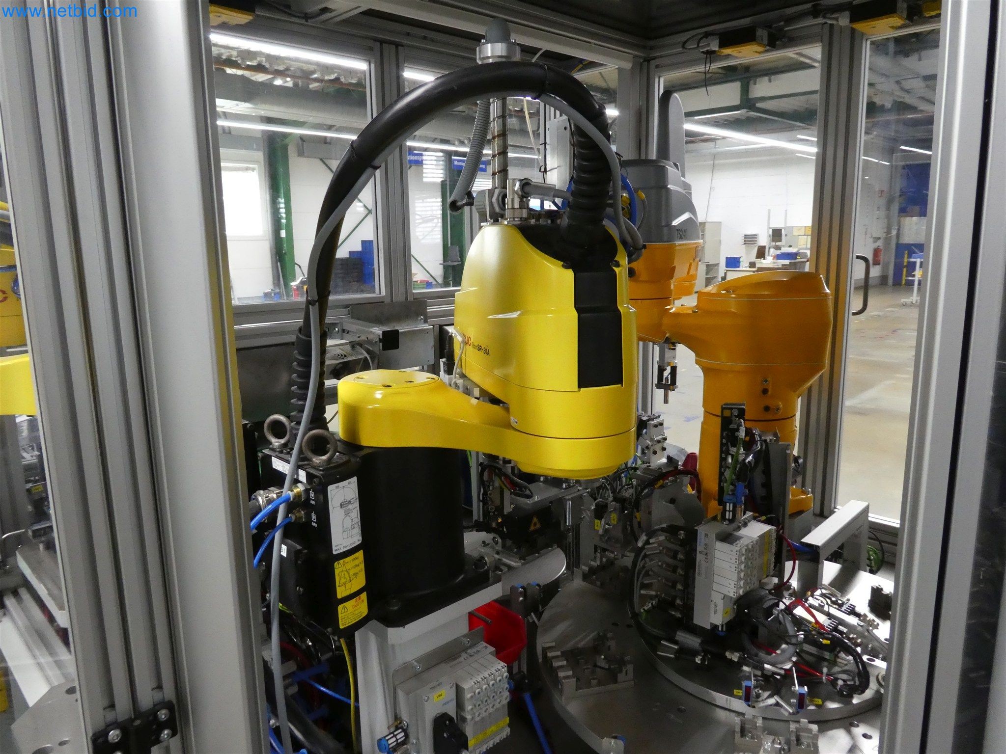 Máquinas de moldeo por inyección, máquinas CNC y líneas de montaje para elementos calefactores y componentes de automoción-8