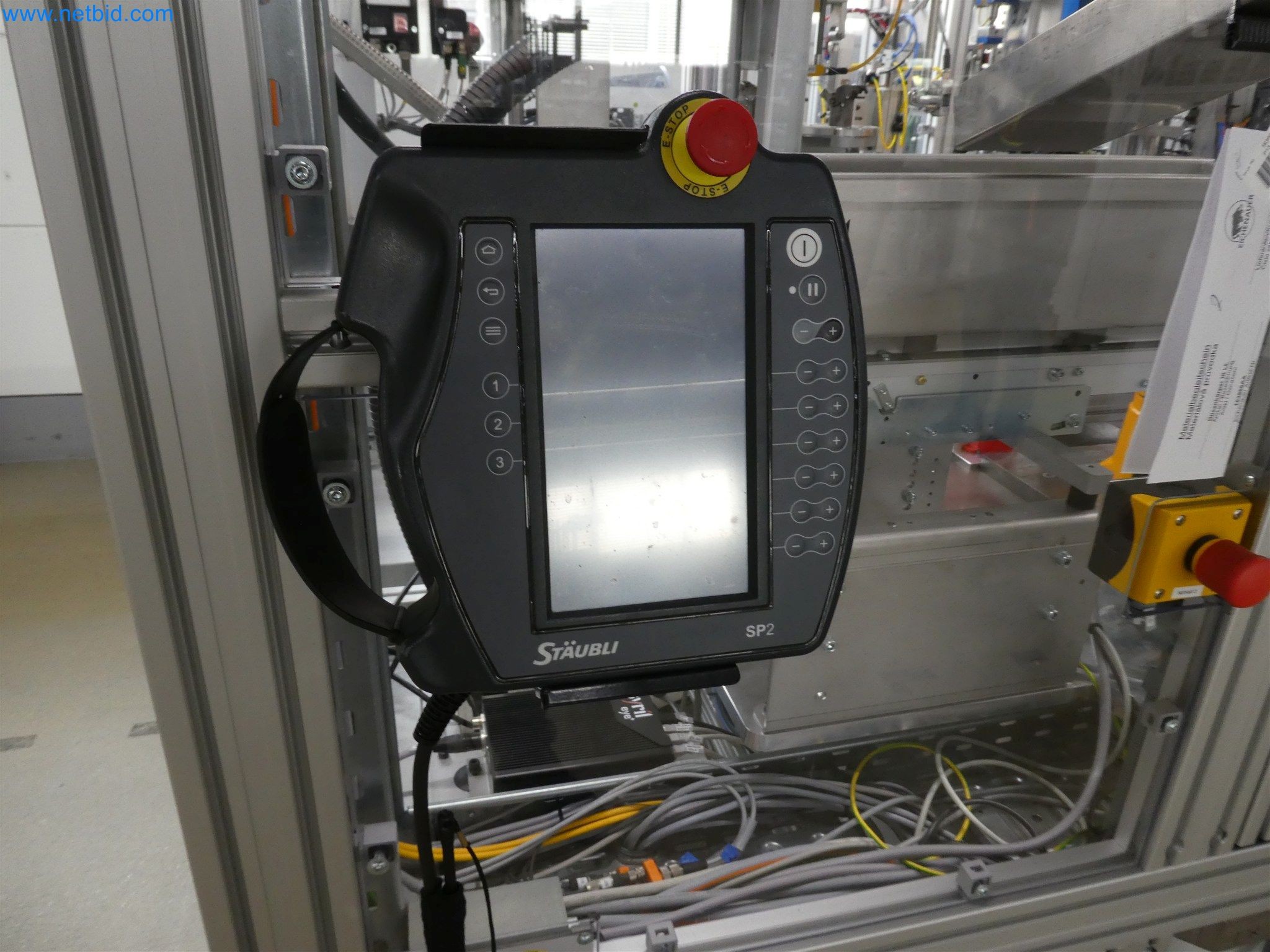 Máquinas de moldagem por injeção, máquinas CNC e linhas de montagem para elementos de aquecimento e componentes automóveis-10