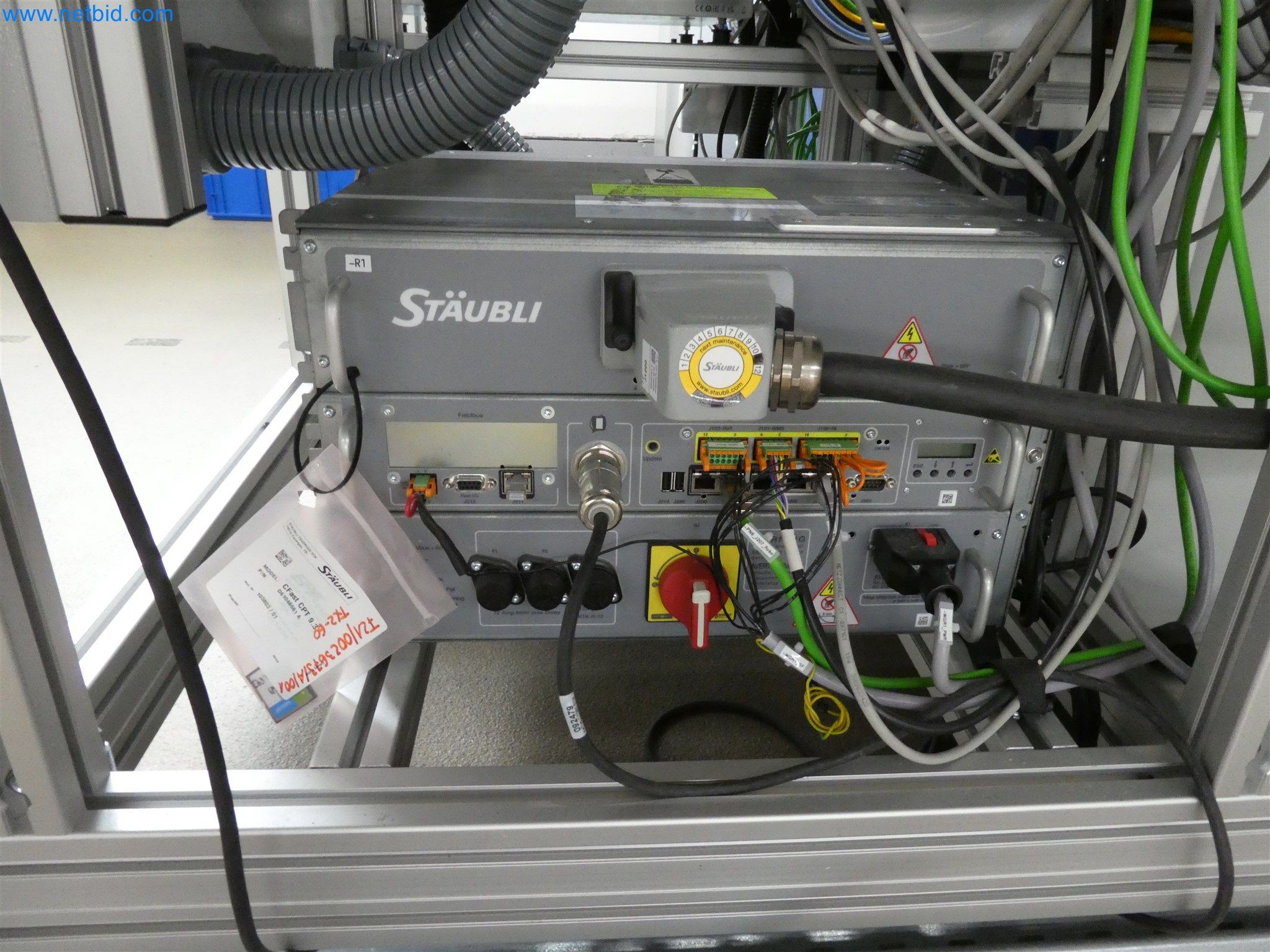 Máquinas de moldagem por injeção, máquinas CNC e linhas de montagem para elementos de aquecimento e componentes automóveis-12