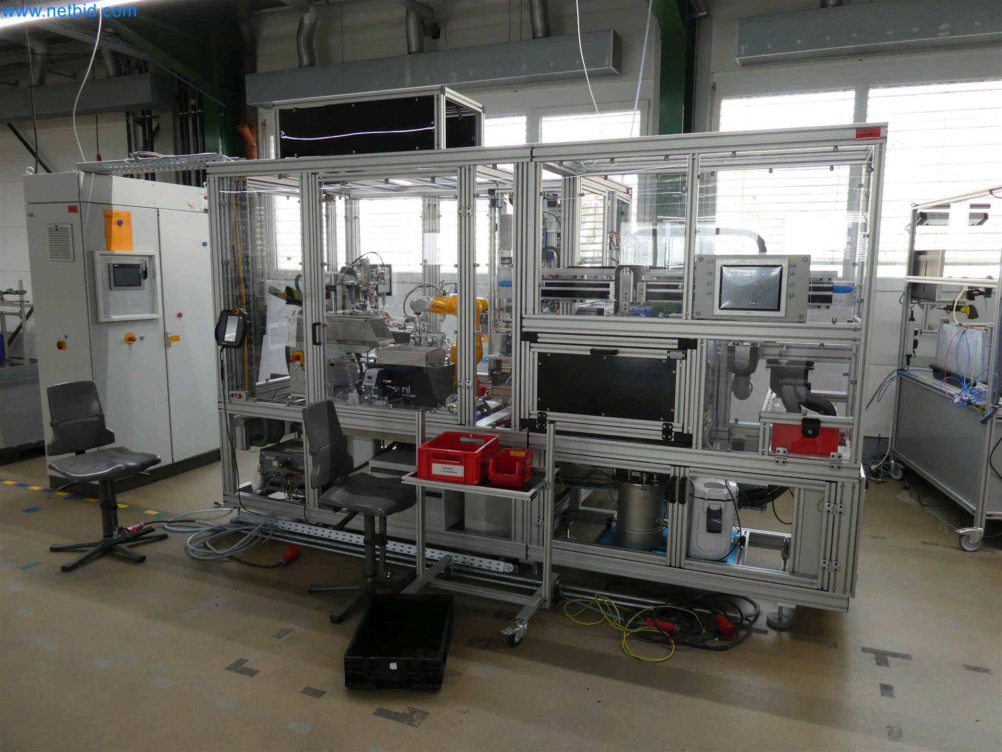 Máquinas de moldagem por injeção, máquinas CNC e linhas de montagem para elementos de aquecimento e componentes automóveis-1