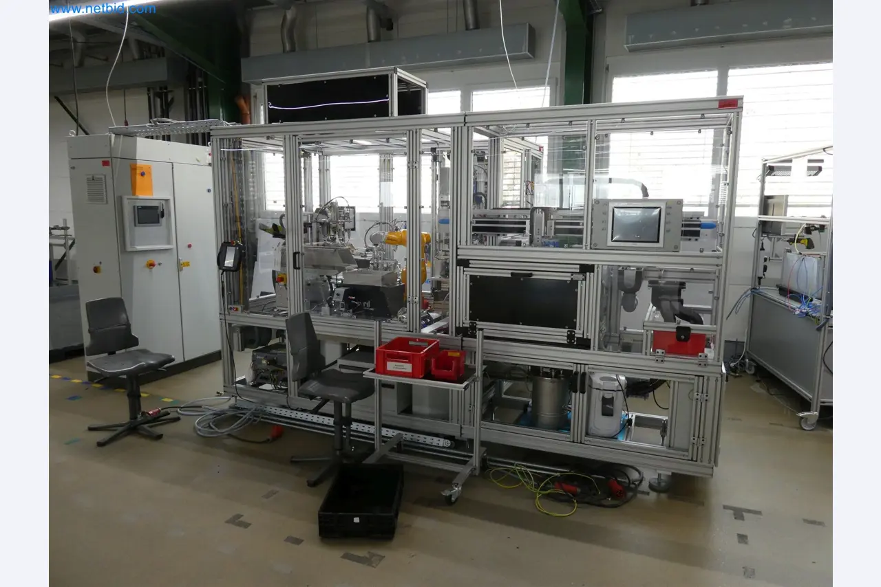 Máquinas de moldagem por injeção, máquinas CNC e linhas de montagem para elementos de aquecimento e componentes automóveis-1