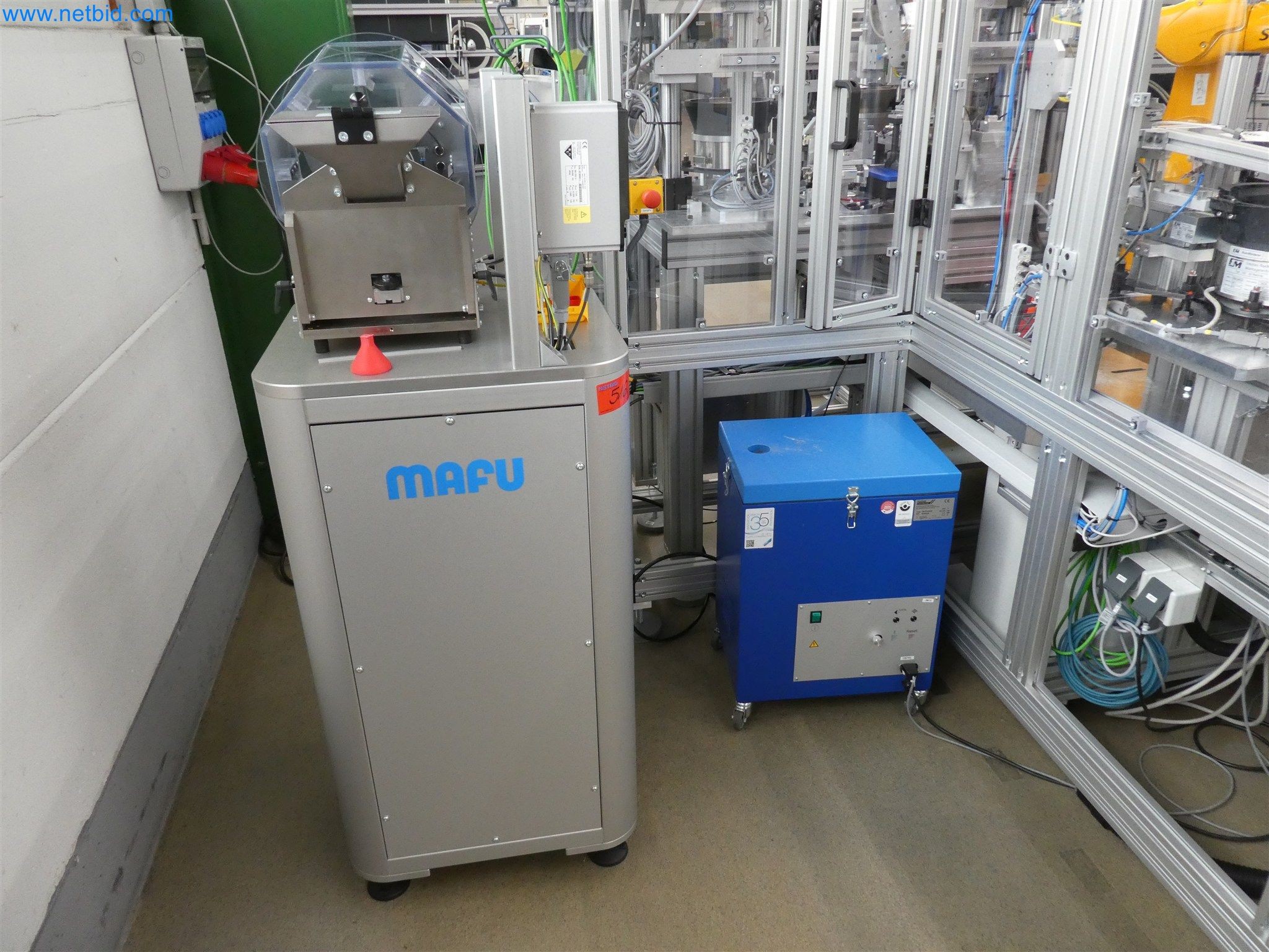 Máquinas de moldagem por injeção, máquinas CNC e linhas de montagem para elementos de aquecimento e componentes automóveis-21