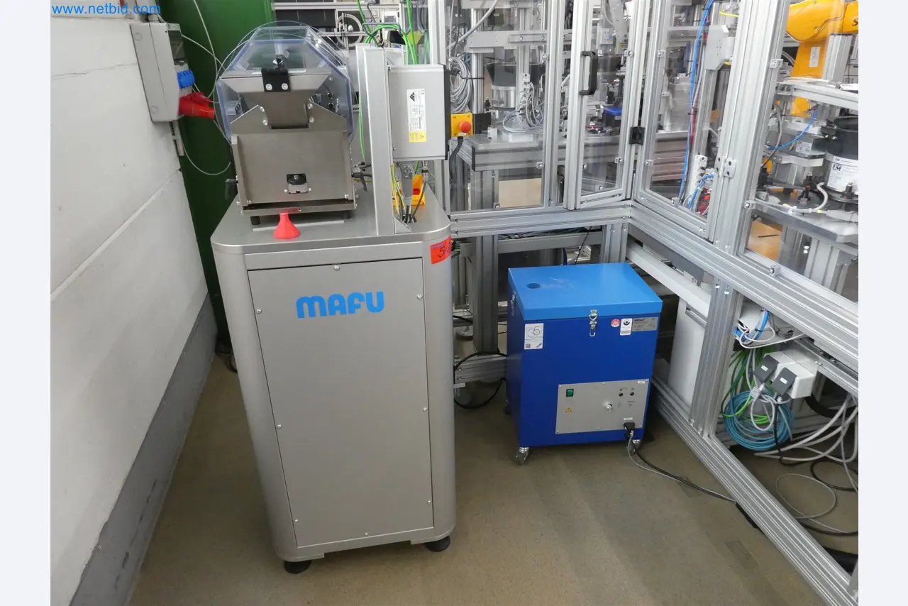 Máquinas de moldagem por injeção, máquinas CNC e linhas de montagem para elementos de aquecimento e componentes automóveis-21