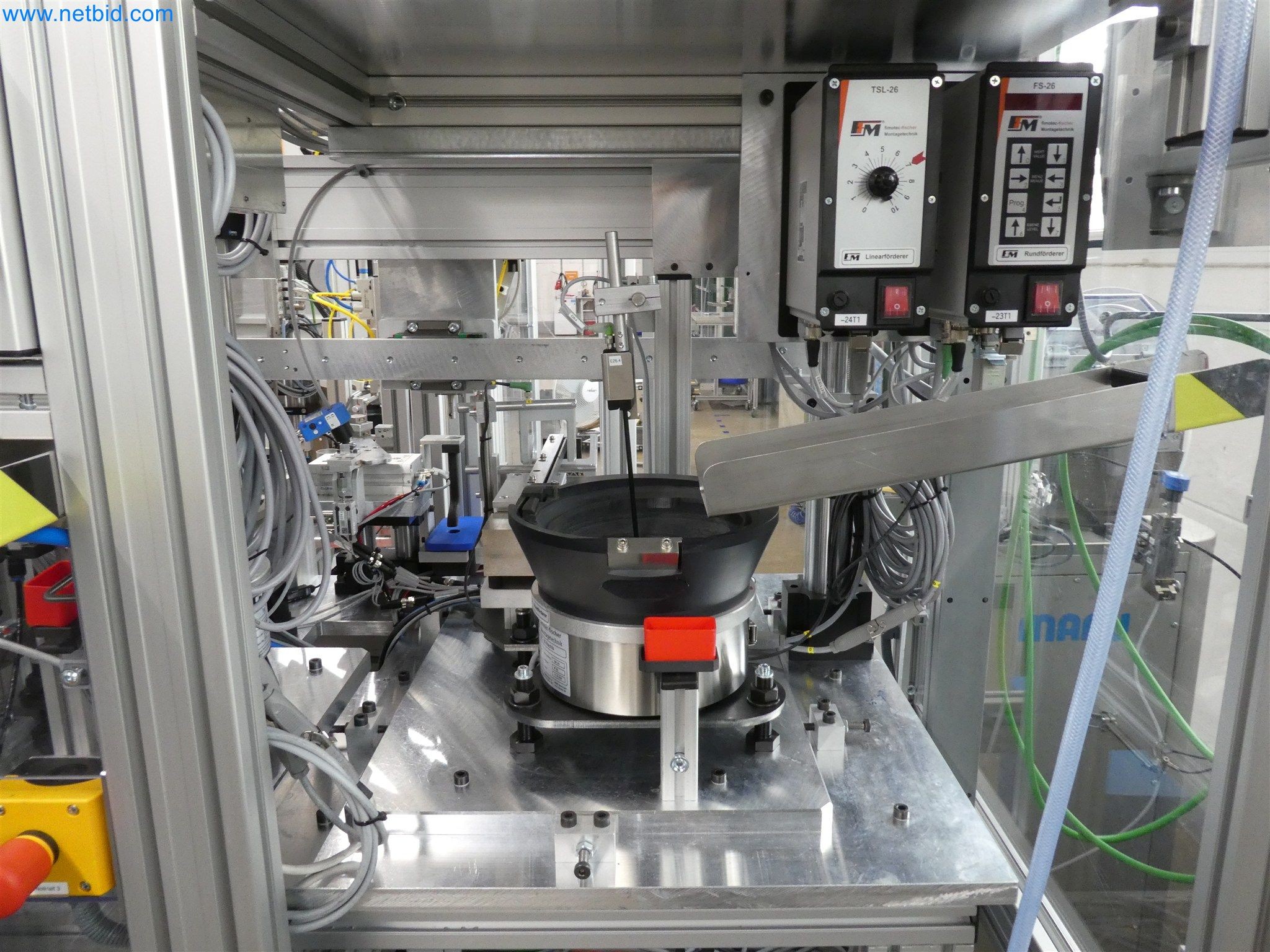 Máquinas de moldagem por injeção, máquinas CNC e linhas de montagem para elementos de aquecimento e componentes automóveis-22