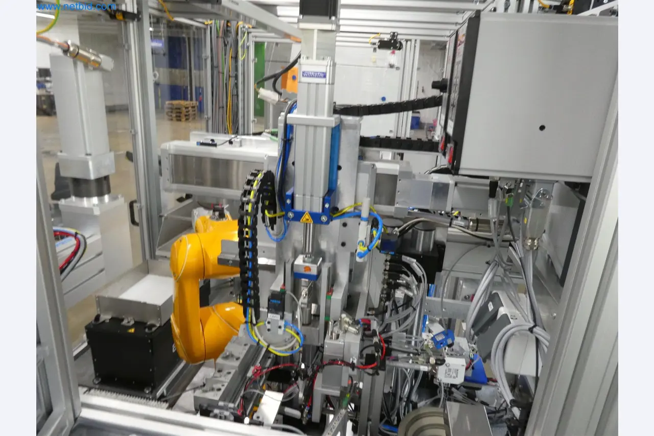 Máquinas de moldagem por injeção, máquinas CNC e linhas de montagem para elementos de aquecimento e componentes automóveis-24