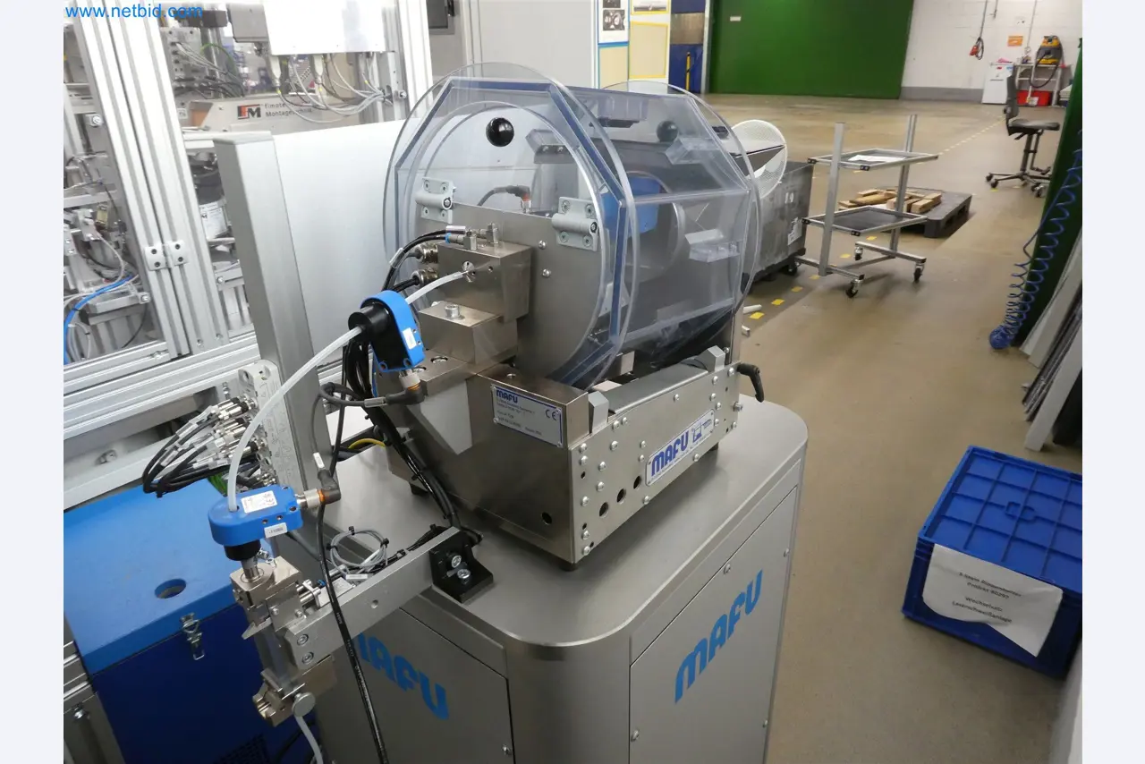 Máquinas de moldagem por injeção, máquinas CNC e linhas de montagem para elementos de aquecimento e componentes automóveis-25