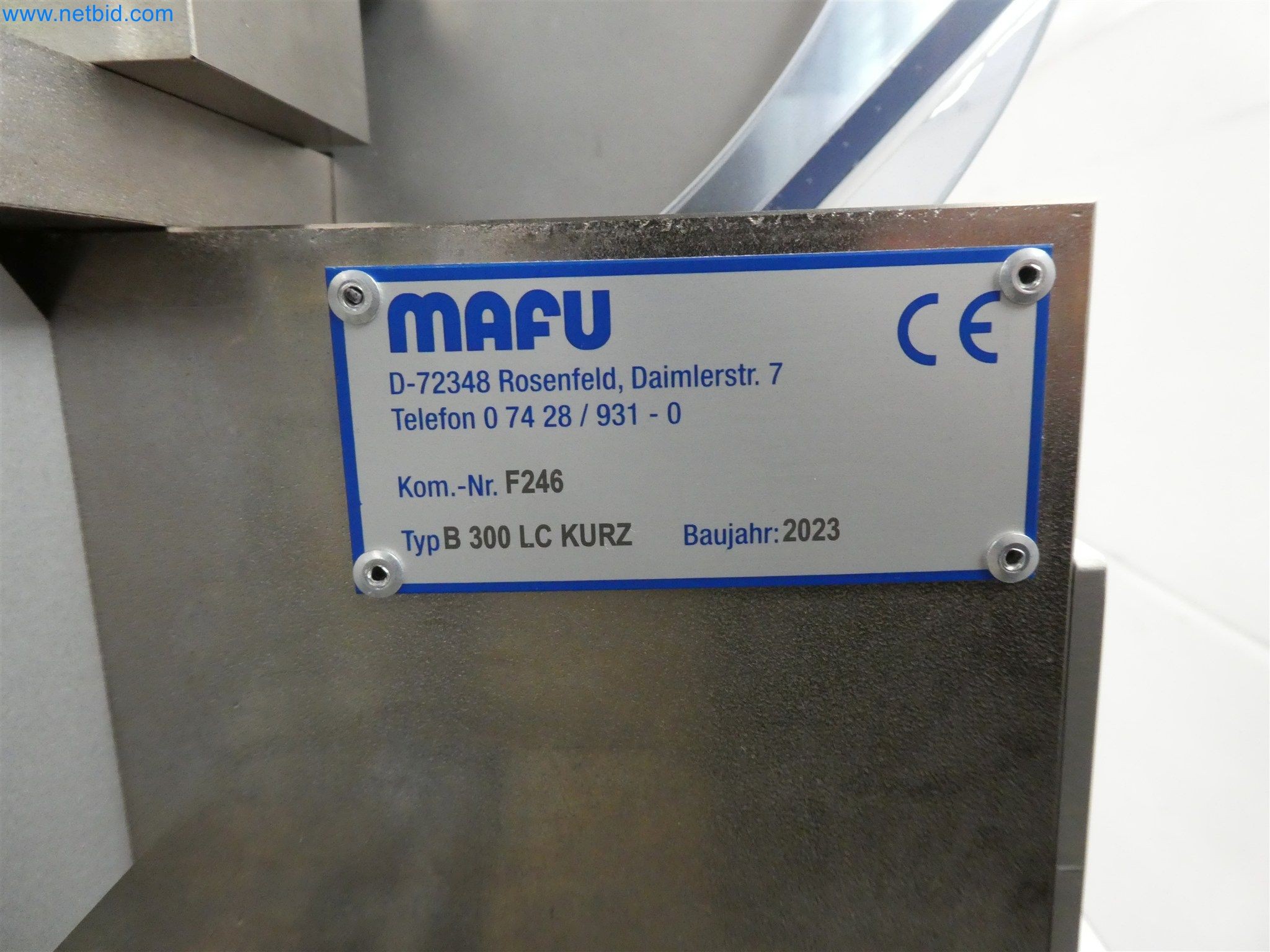 Máquinas de moldagem por injeção, máquinas CNC e linhas de montagem para elementos de aquecimento e componentes automóveis-27