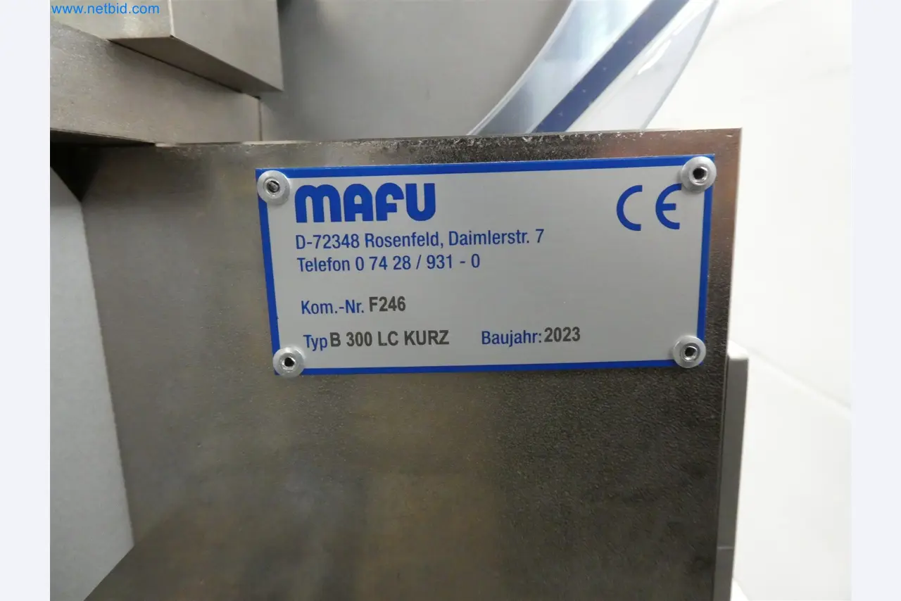 Máquinas de moldagem por injeção, máquinas CNC e linhas de montagem para elementos de aquecimento e componentes automóveis-27