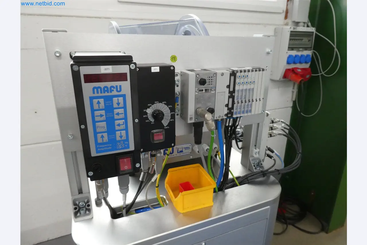 Máquinas de moldagem por injeção, máquinas CNC e linhas de montagem para elementos de aquecimento e componentes automóveis-29