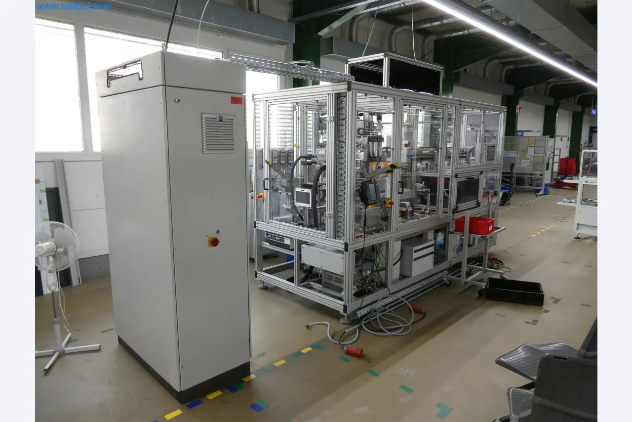 Máquinas de moldagem por injeção, máquinas CNC e linhas de montagem para elementos de aquecimento e componentes automóveis-3