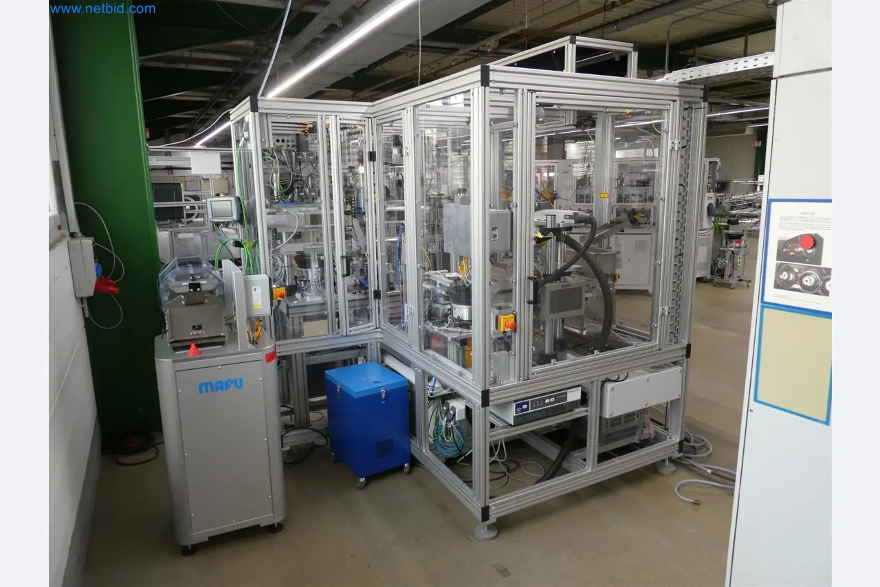 Máquinas de moldagem por injeção, máquinas CNC e linhas de montagem para elementos de aquecimento e componentes automóveis-4