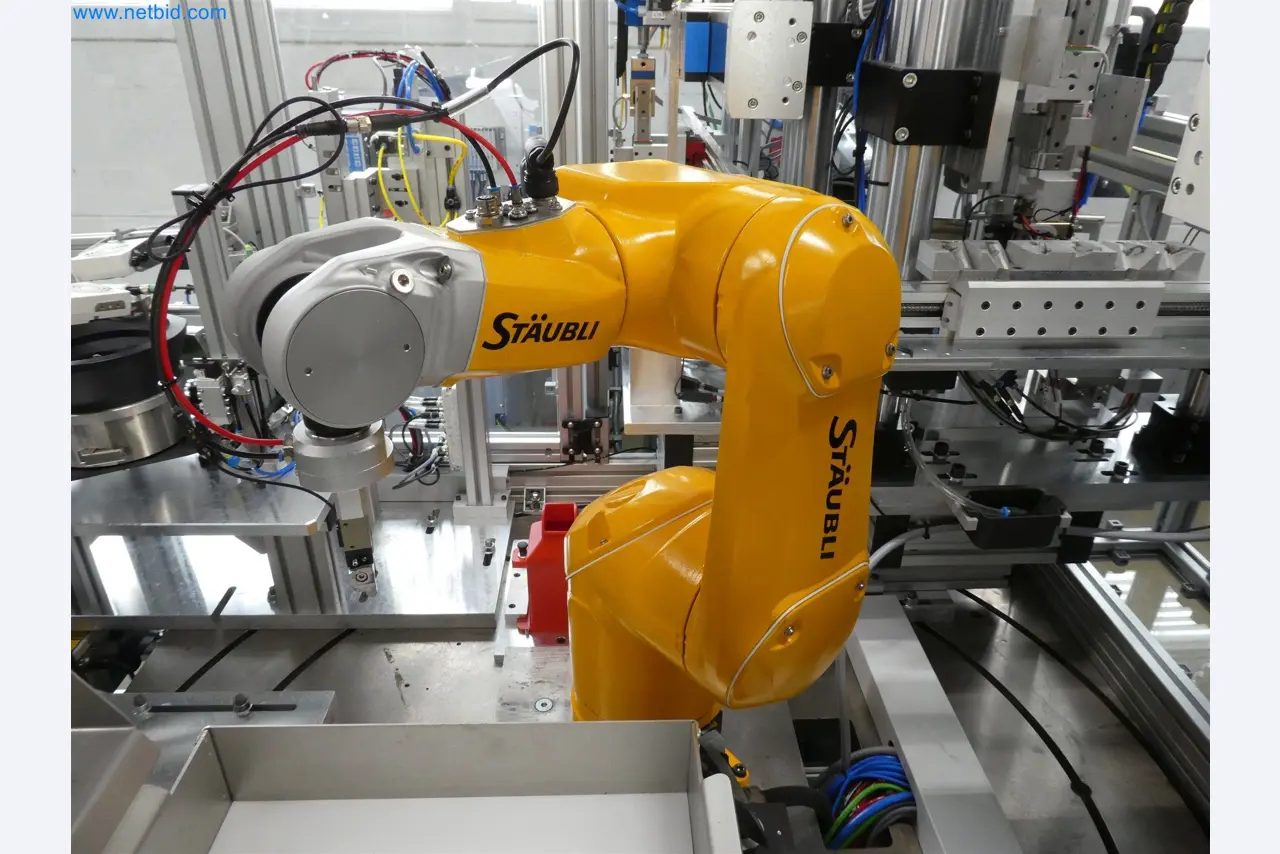 Máquinas de moldagem por injeção, máquinas CNC e linhas de montagem para elementos de aquecimento e componentes automóveis-5