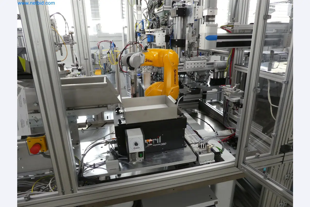 Máquinas de moldagem por injeção, máquinas CNC e linhas de montagem para elementos de aquecimento e componentes automóveis-6