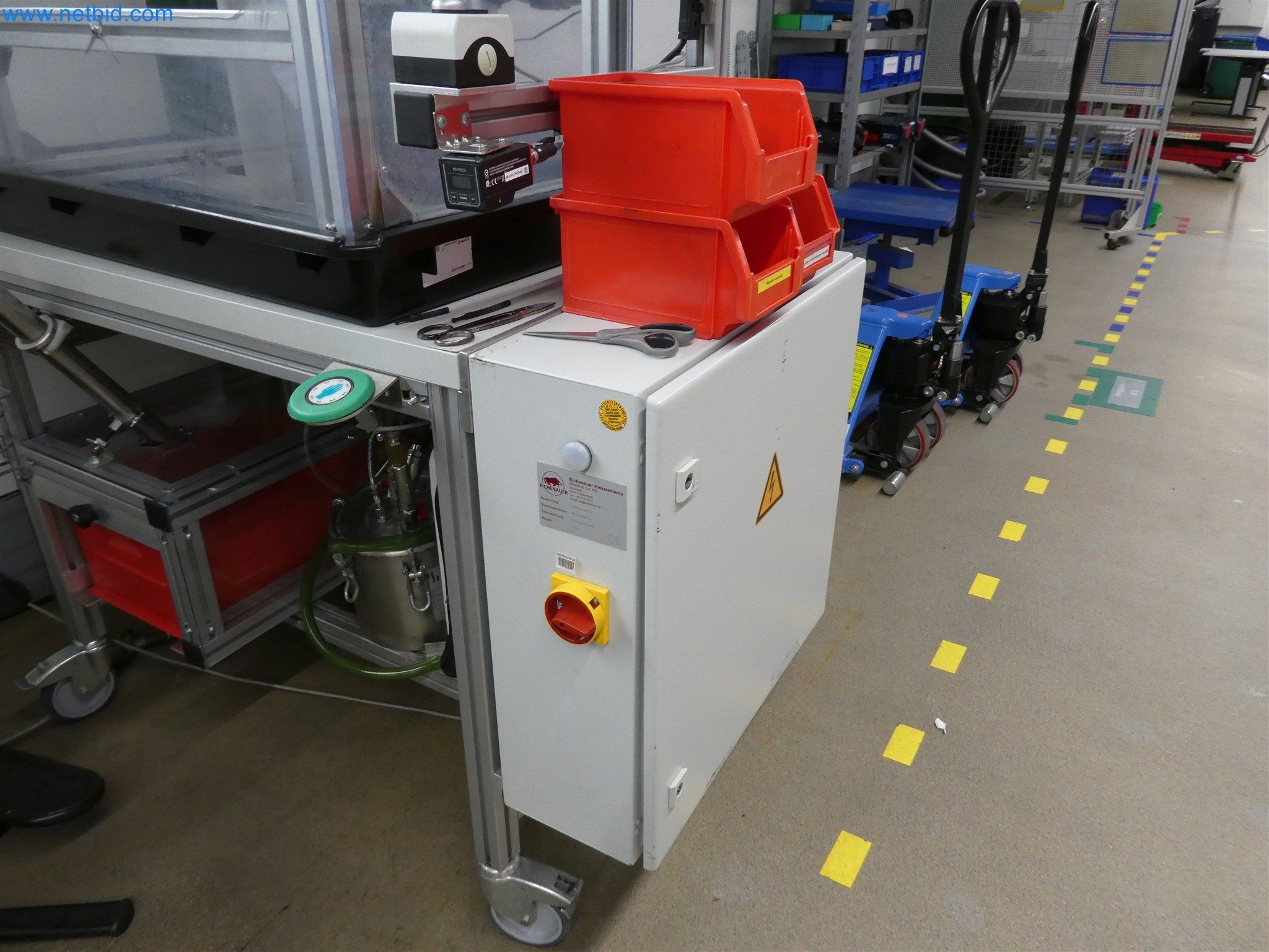 Máquinas de moldagem por injeção, máquinas CNC e linhas de montagem para elementos de aquecimento e componentes automóveis-5