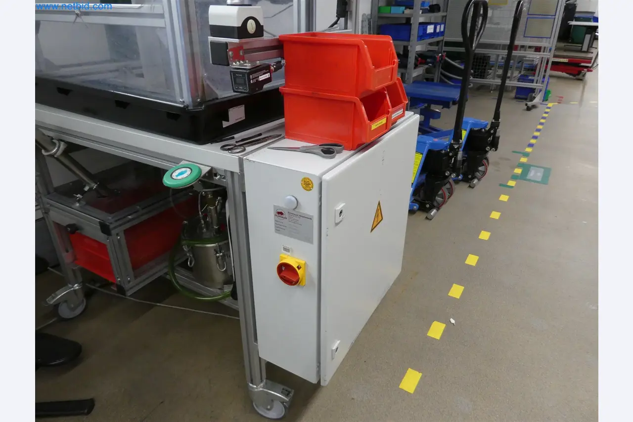 Máquinas de moldagem por injeção, máquinas CNC e linhas de montagem para elementos de aquecimento e componentes automóveis-5